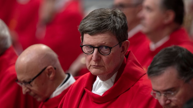 Einen Tag vor dem Konklave in Rom hat die Behörde Kardinal Rainer Woelki die schwere Last laufenden Ermittlungen wegen Meineid-Verdachts von den Schultern genommen.