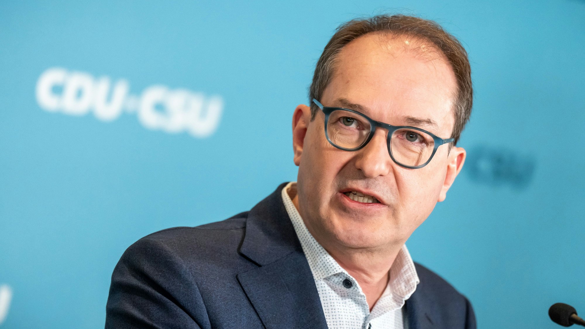 Alexander Dobrindt, CSU-Landesgruppenchef, gibt im Bundestag ein Statement.