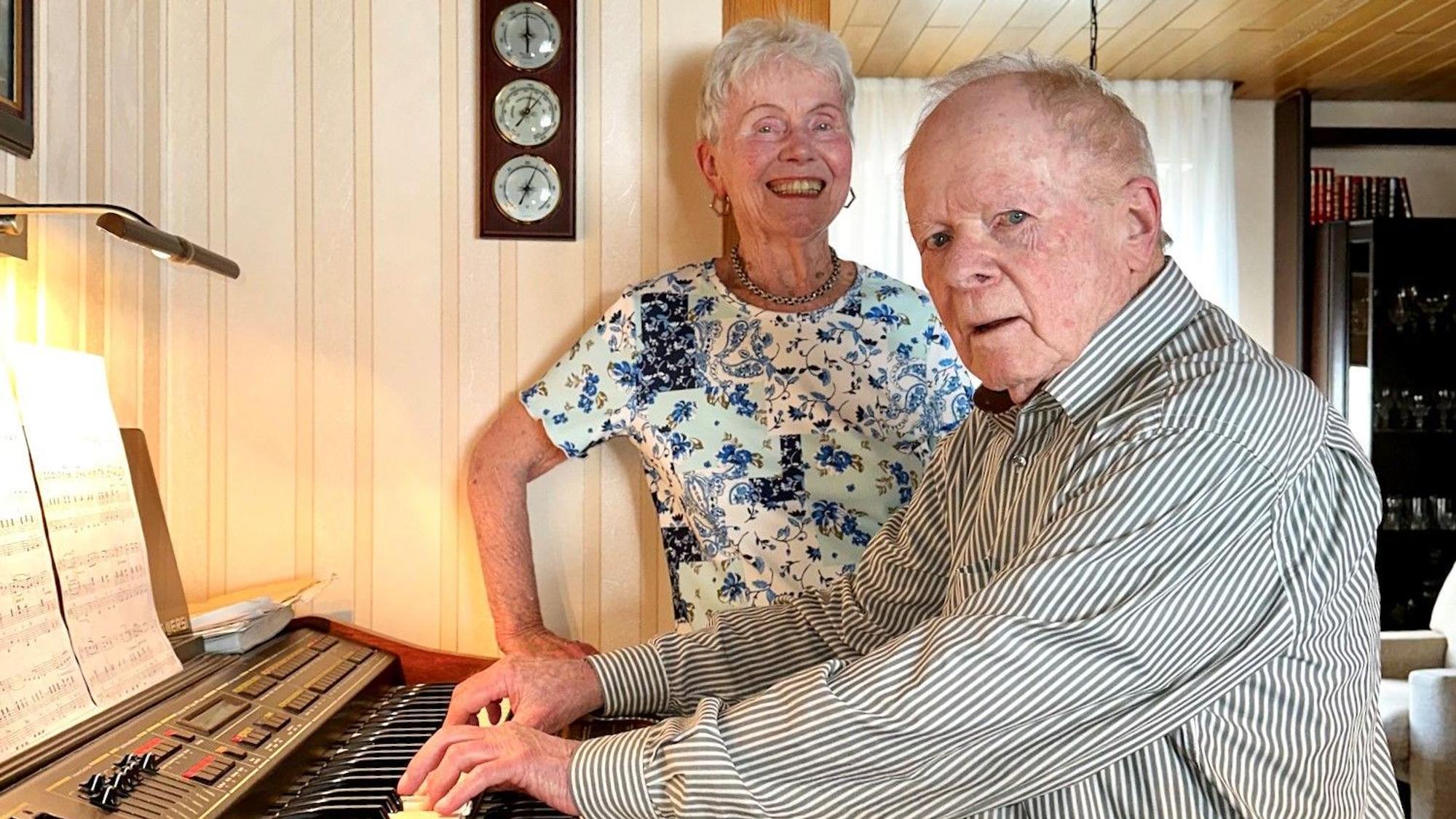 Rosemarie und Alfred Knippenberg aus Siegburg-Kaldauen feiern am 7. Mai 2025 das Fest der eisernen Hochzeit nach 65 Jahren.