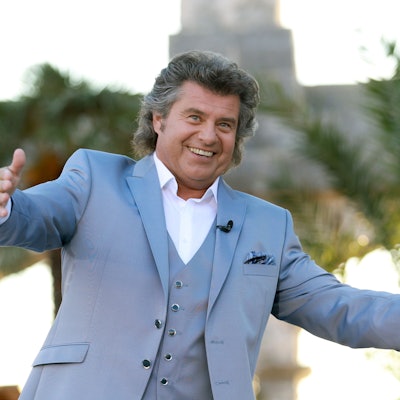 Moderator Andy Borg auf der Bühne.