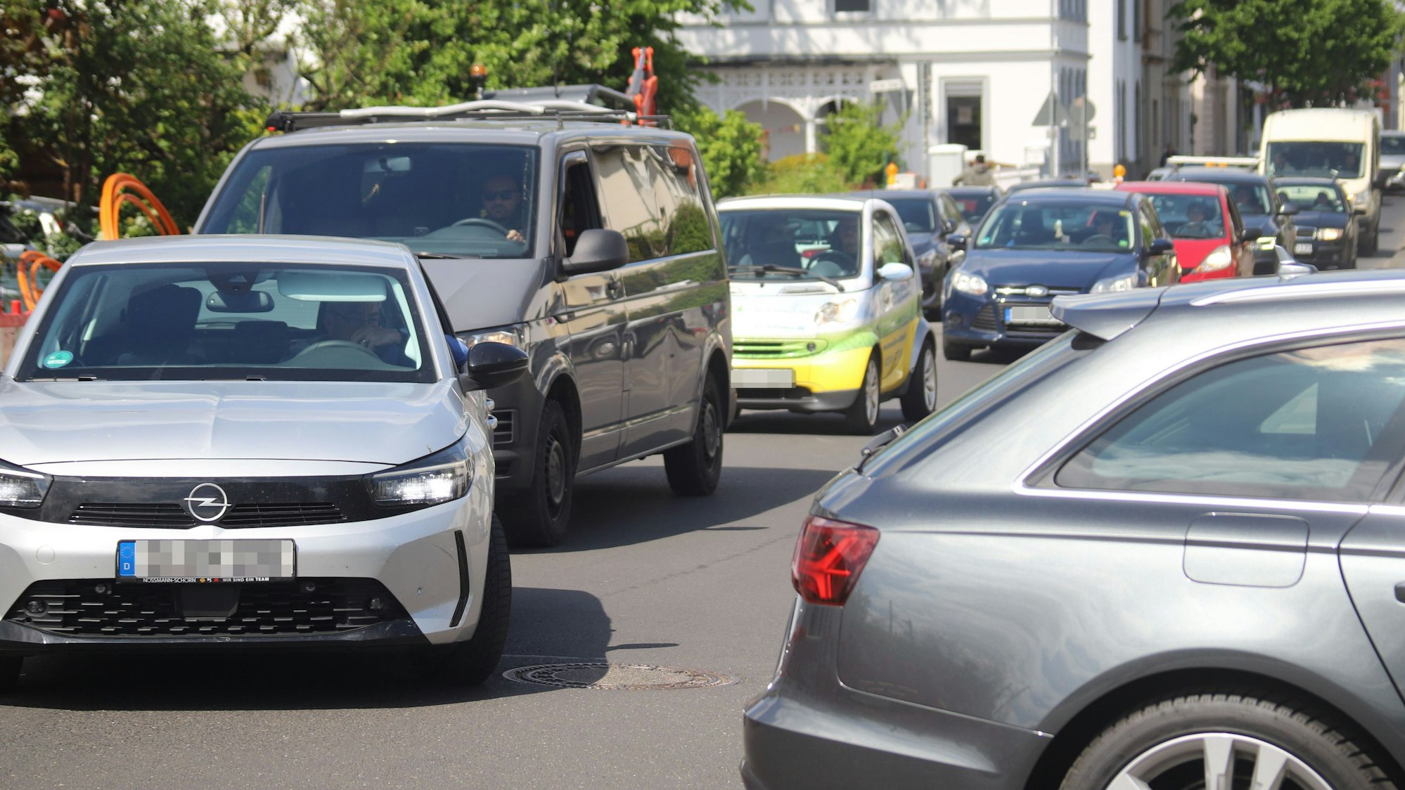 Rund um den Bahnhof kam es zu einem Verkehrschaos auf den Nebenstraßen.