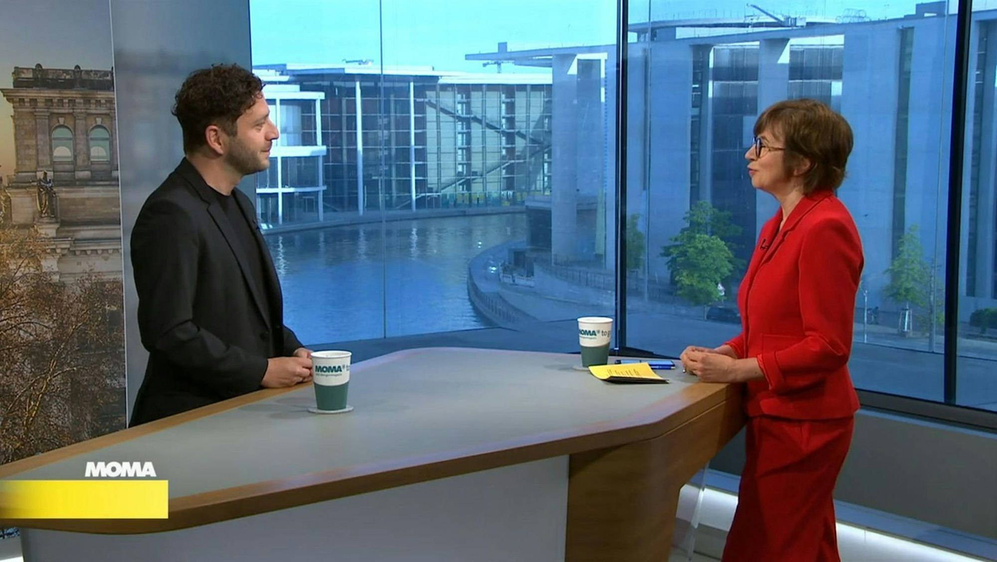 Grünen-Chef Felix Banaszak stellte sich am Mittwoch den Fragen von ARD-Moderatorin Sabine Scholt. (Bild: ARD)