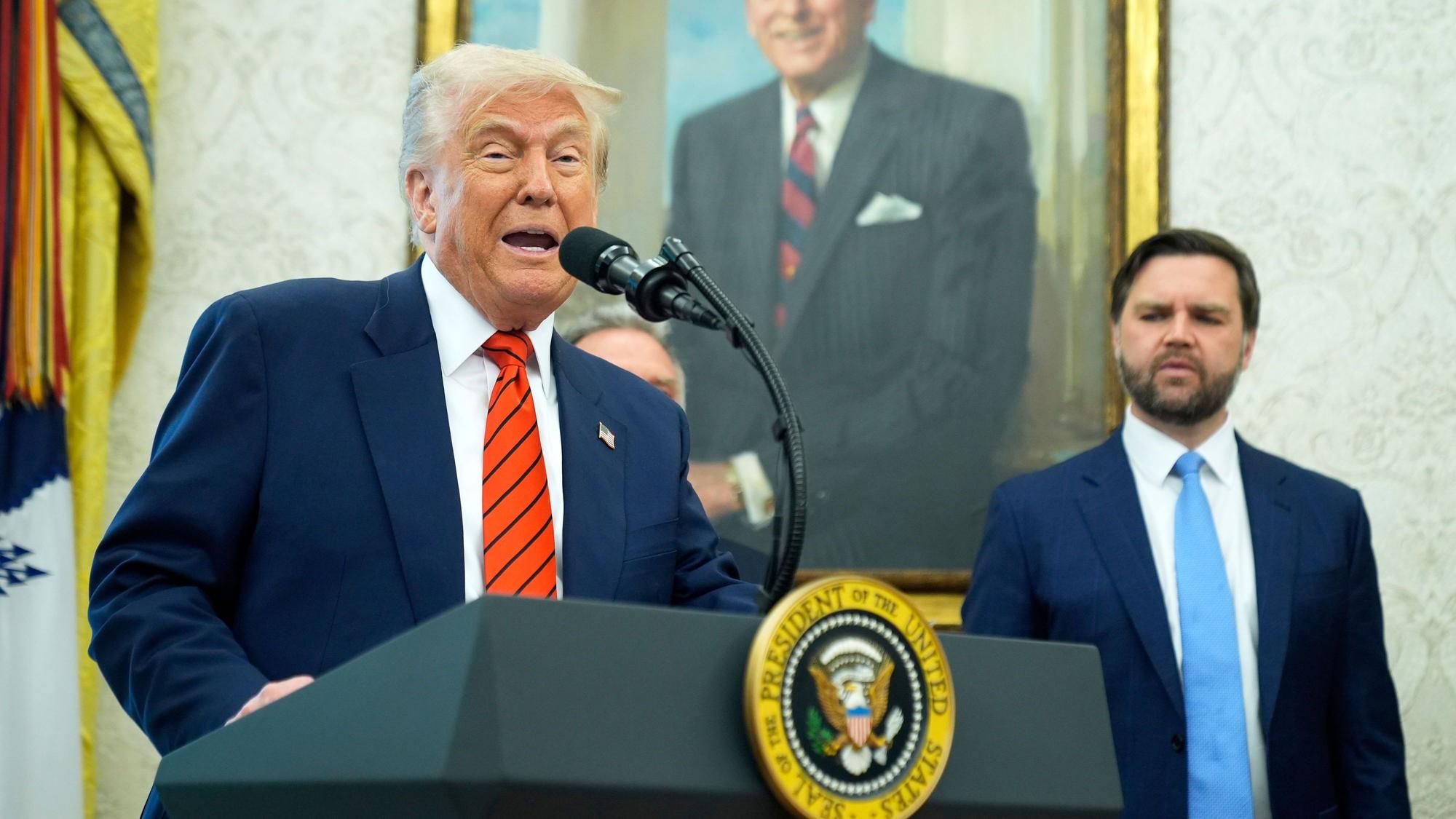 Kein Glückwunsch vom Präsidenten: Donald Trump empfing am Dienstag den neuen kanadischen Premierminister Mark Carney. Den neuen deutschen Kanzler erwähnte er mit keinem Wort. . / SIPA USA/