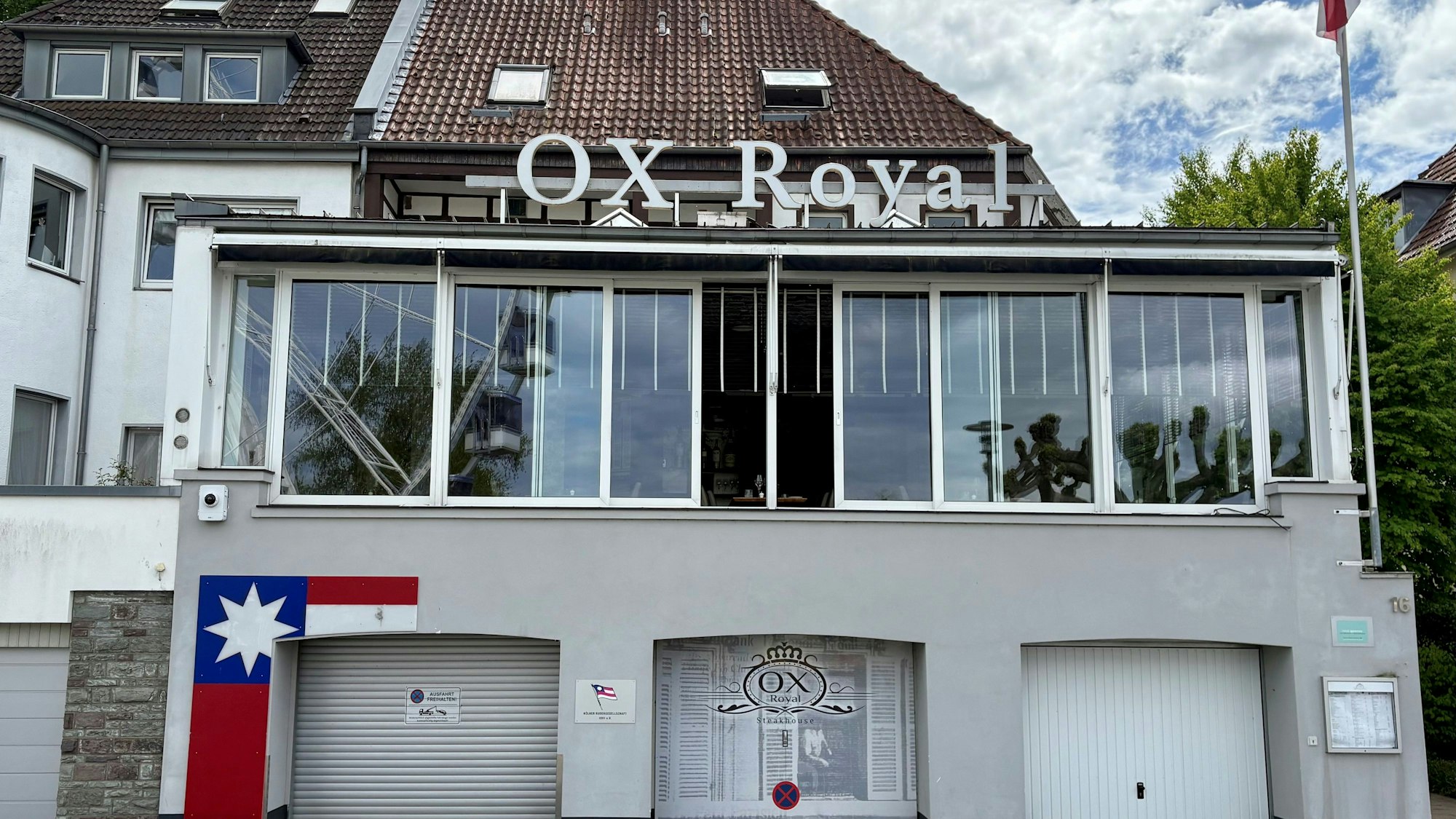 Das Restaurant Ox Royal in Rodenkirchen von außen.