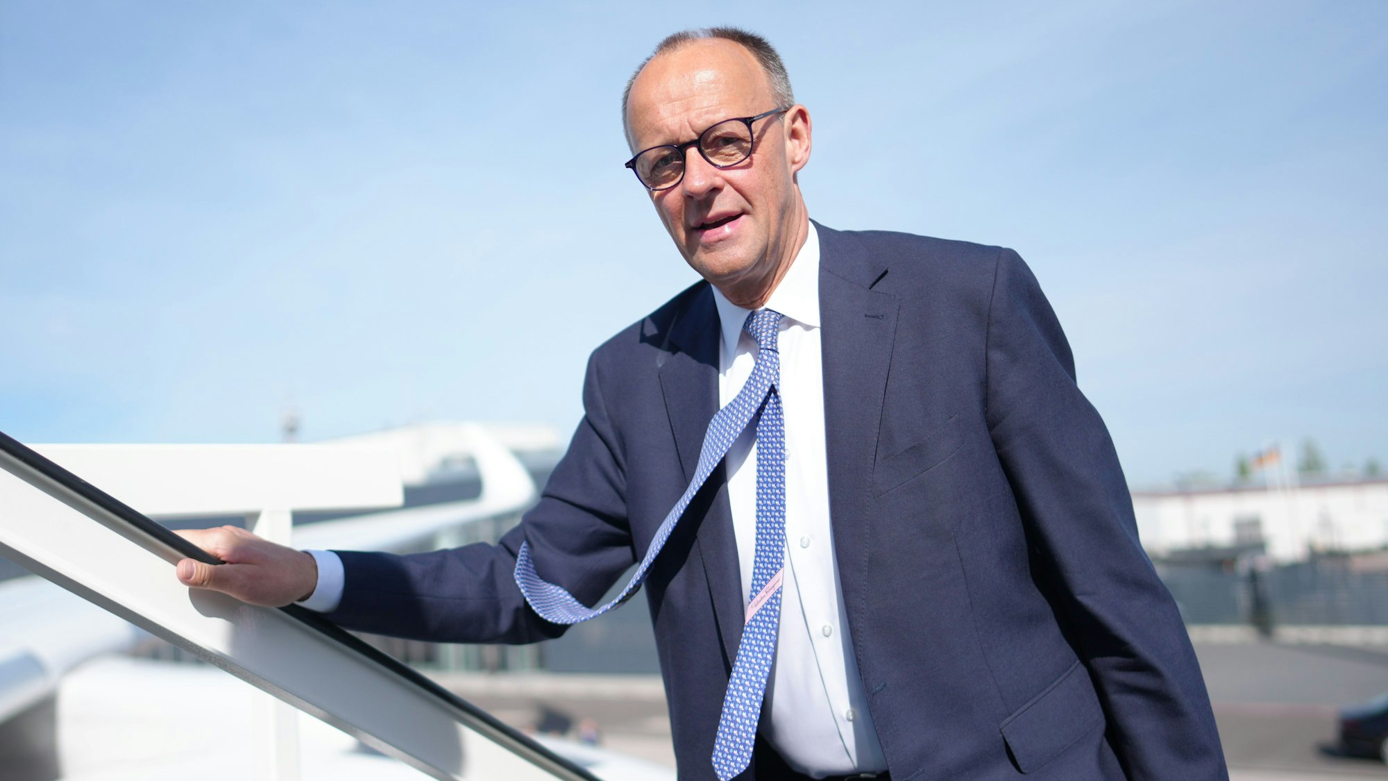 Friedrich Merz reist am Mittwoch zu Antrittsbesuchen nach Paris und Warschau. Themen werden die Neuaufstellung Europas, der russische Angriffskrieg gegen die Ukraine und die Migrationspolitik sein.
