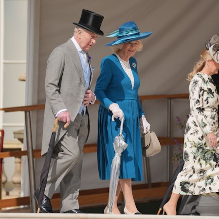 König Charles III. und Königin Camilla nehmen an einer königlichen Gartenparty im Buckingham Palace in London teil.