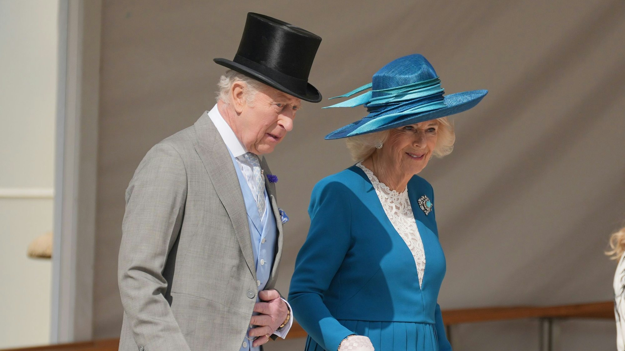 König Charles III. und Königin Camilla nehmen an einer königlichen Gartenparty im Buckingham Palace in London teil.