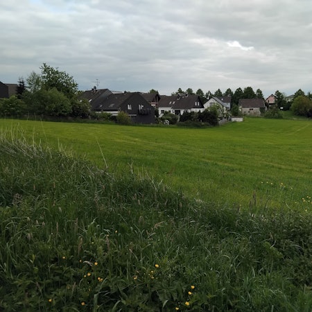 Umstrittenes Baugebiet: Am Rande von Krahm sollen 28 Häuser mit 70 Wohneinheiten errichtet werden.