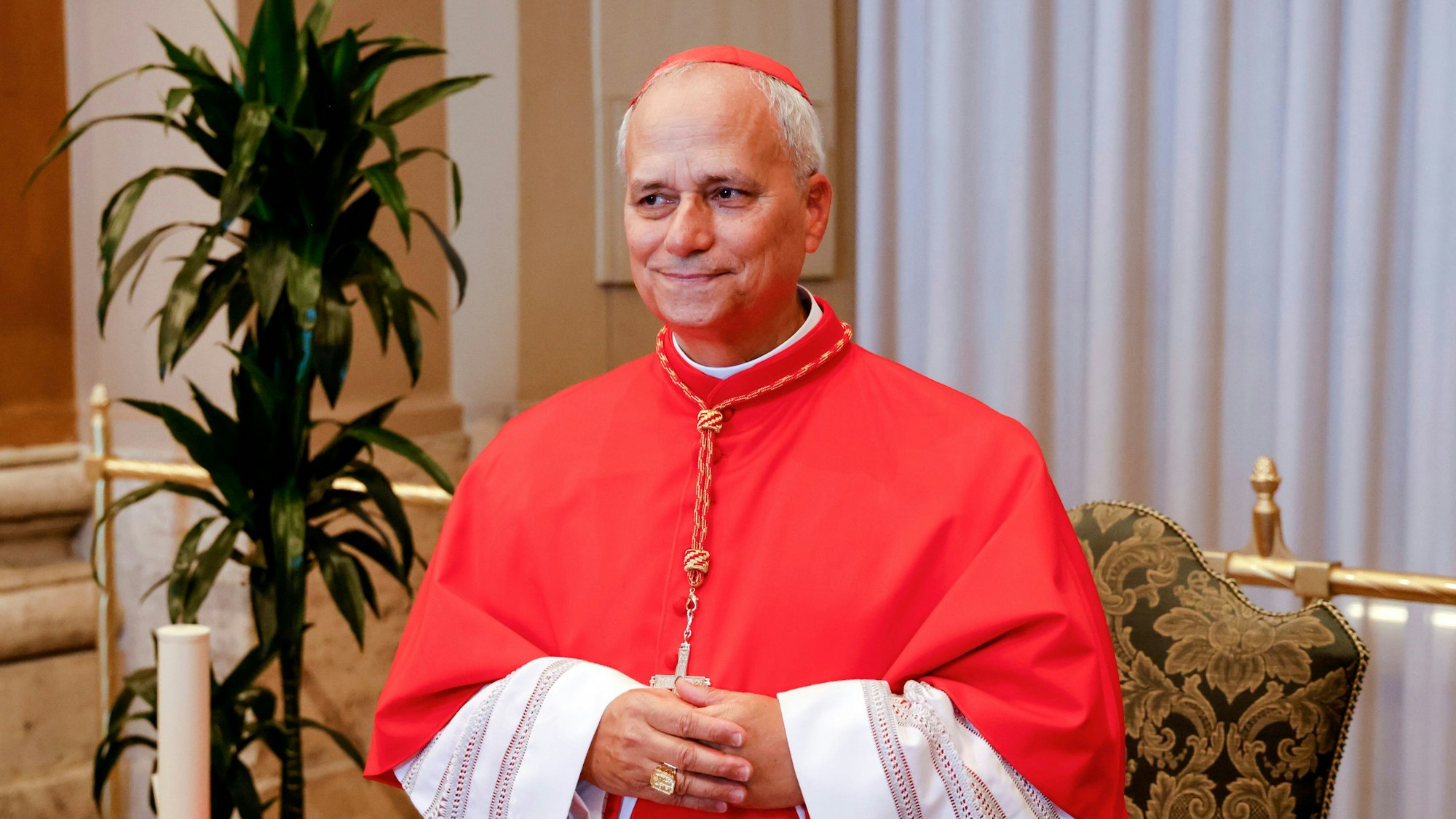 Der Kardinal Robert Francis Prevost steht für ein Porträt am Ende des Konsistoriums.