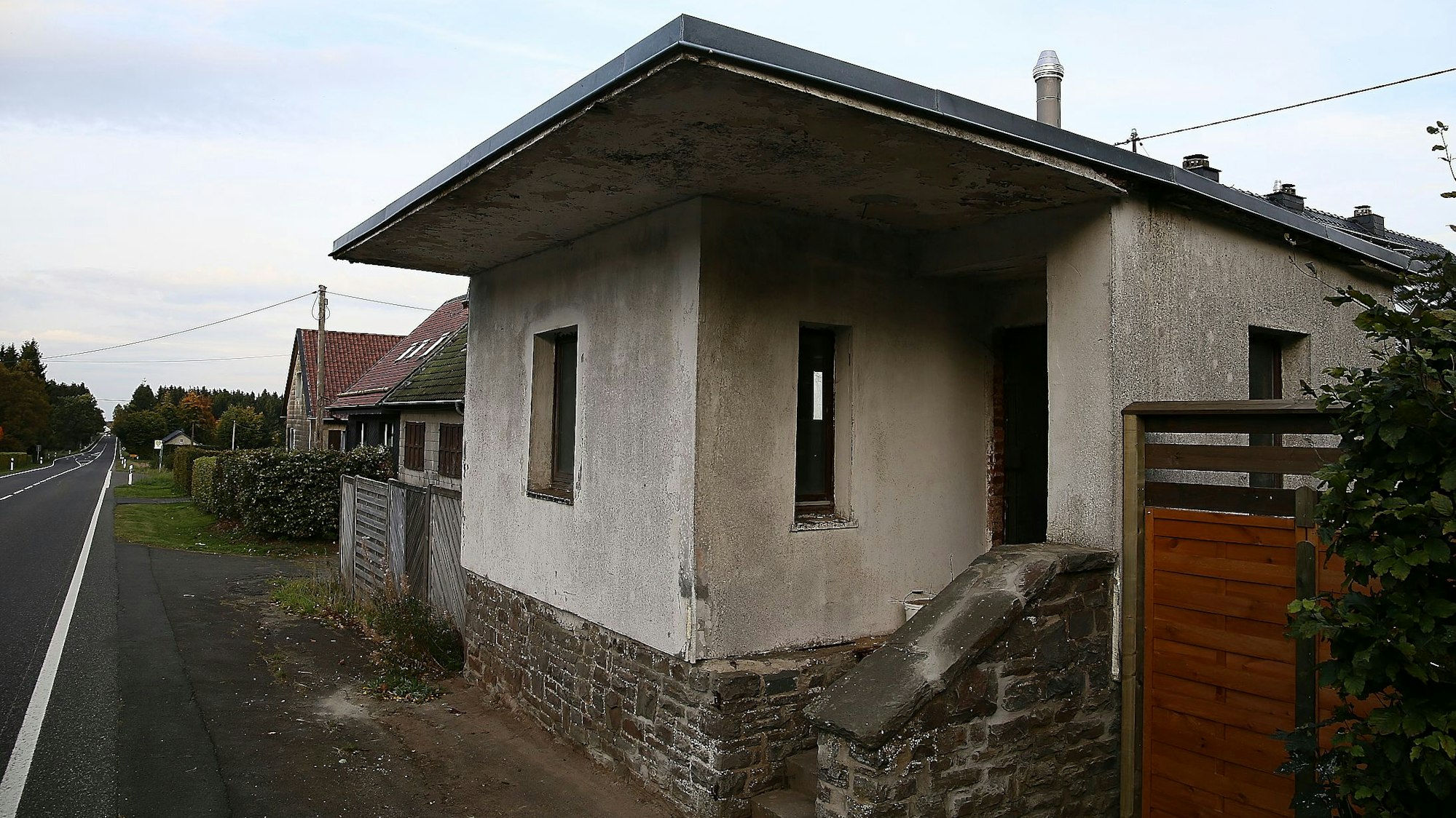 An der Bundesstraße bei Hellenthal-Miescheid stand eine Zollstation. Sie ist inzwischen abgerissen.