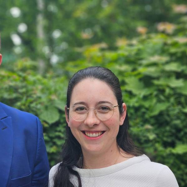 Zu sehen sind CDU-Kreistagsfraktionsvorsitzender Gregor Golland und die Kreisparteivorsitzende Romina Plonsker.