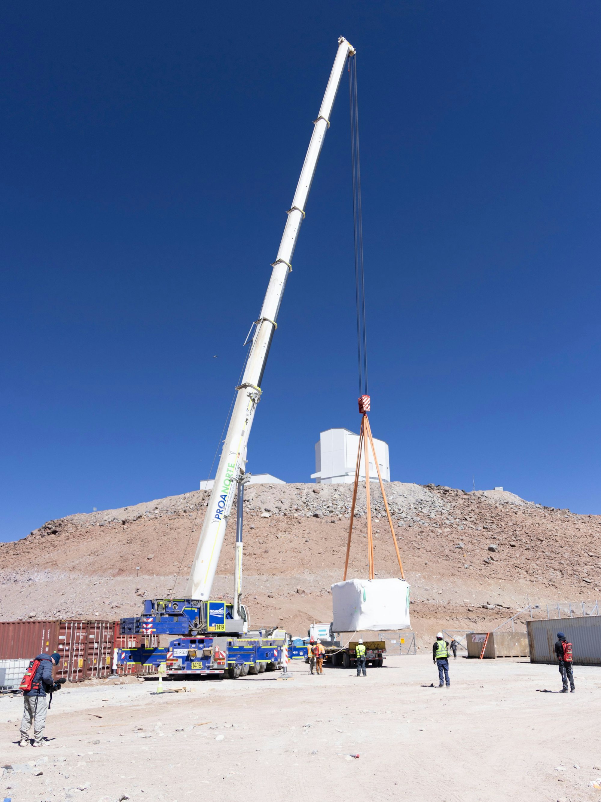 UzK, Universität zu Köln, Astrophysik, Fred Young Submillimeter Telescope. Transport der Teleskopelemente in die Atacama Wüste/Chile. Foto: Jürgen Rees.