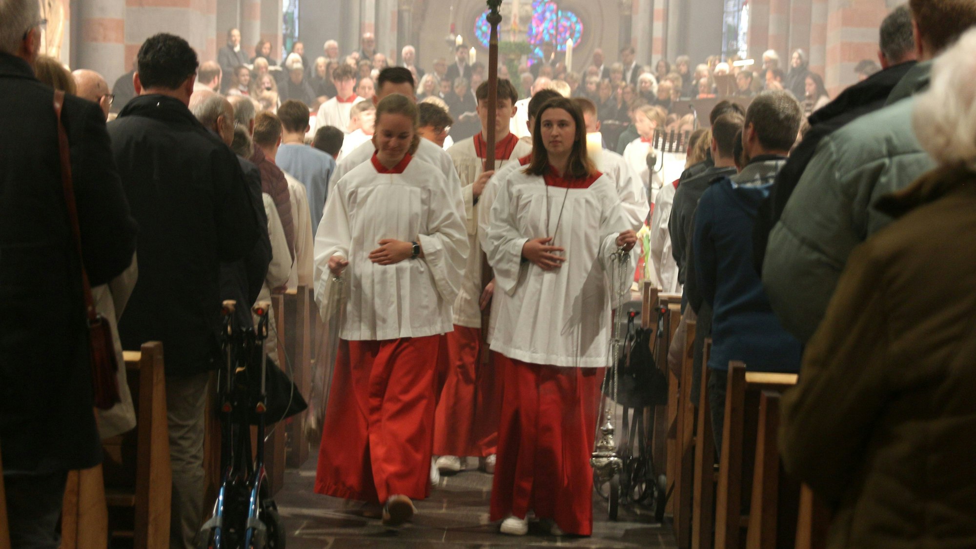Auf dem Bild ist eine Messe zu sehen.