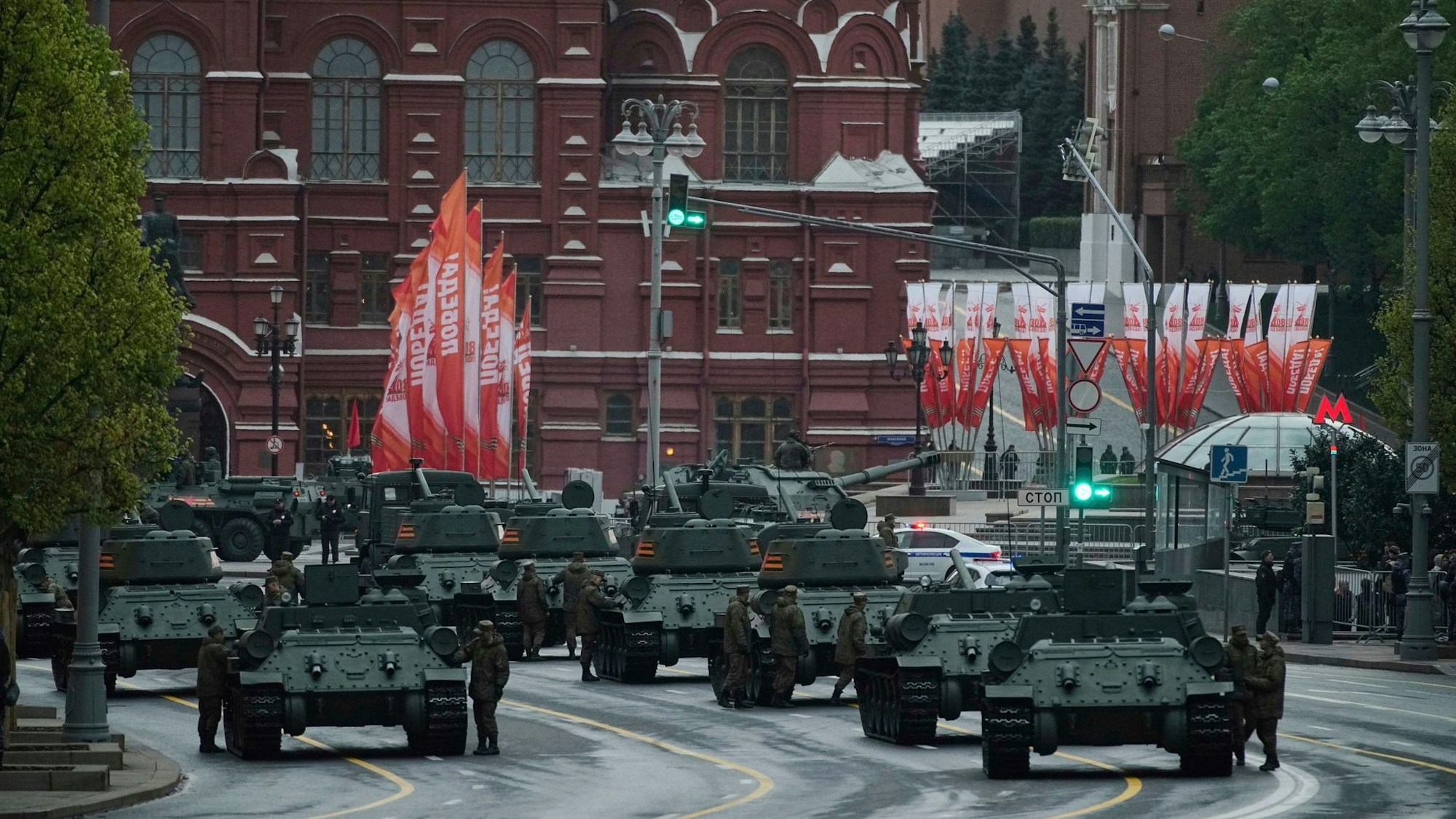 In Moskau laufen letzte Vorbereitungen für die Militärparade auf dem Roten Platz. (Archivbild)