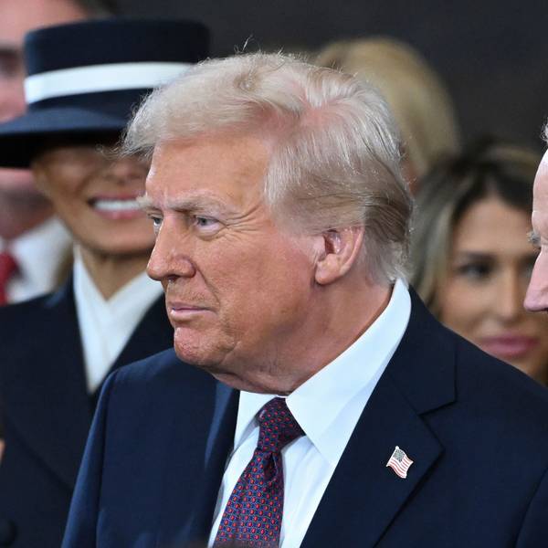 ARCHIV - 20.01.2025, USA, Washington: Präsident Joe Biden (r) und der damals designierte Präsident Donald Trump stehen zusammen vor dem Beginn der Amtseinführung des Präsidenten im Januar 2025 in der Rotunde des US-Kapitols in Washington. (zu dpa: «Biden über Trump: «Was für ein Präsident redet so?»») Foto: Saul Loeb/POOL AFP/AP/dpa +++ dpa-Bildfunk +++