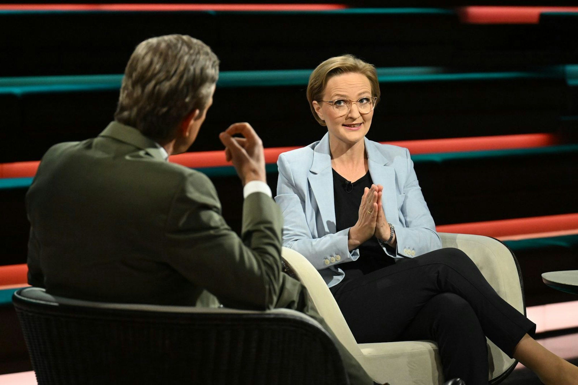 Die Grünen-Co-Chefin Franziska Brantner warnte vor der Vergiftung des politischen Umgangstons und stichelte dabei gegen Martin Huber und Markus Söder. (Bild: Cornelia Lehmann / ZDF)