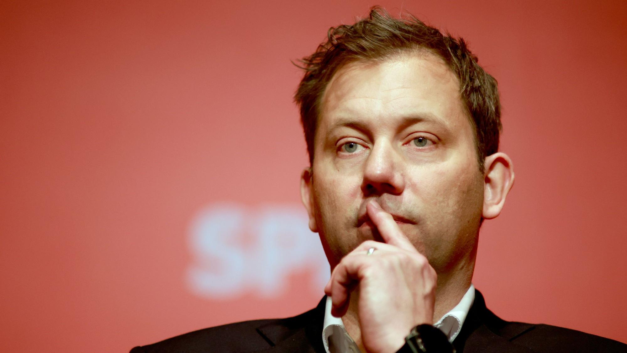 Lars Klingbeil, Vizekanzler, Bundesfinanzminister und Bundesvorsitzender der SPD, kommt am Samstag zum Landesparteitag der NRW-Sozialdemokraten nach Duisburg.