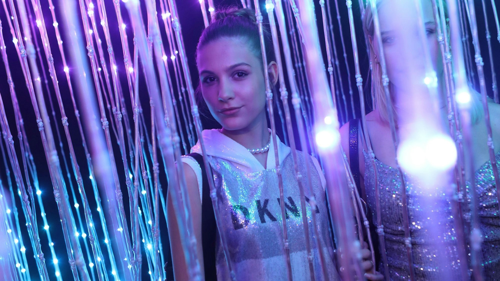 08.05.2025, Köln: marie (ig: loewenmaedchen_mme) bei der Geburtstagsfeier. Das Pop-Up-Museum „House of Bates“ ist das Zuhause der Influencer-Welt - am 8. Mai wird die Event-Foto-Feier-Location 18 (Monate alt). Foto: Arton Krasniqi