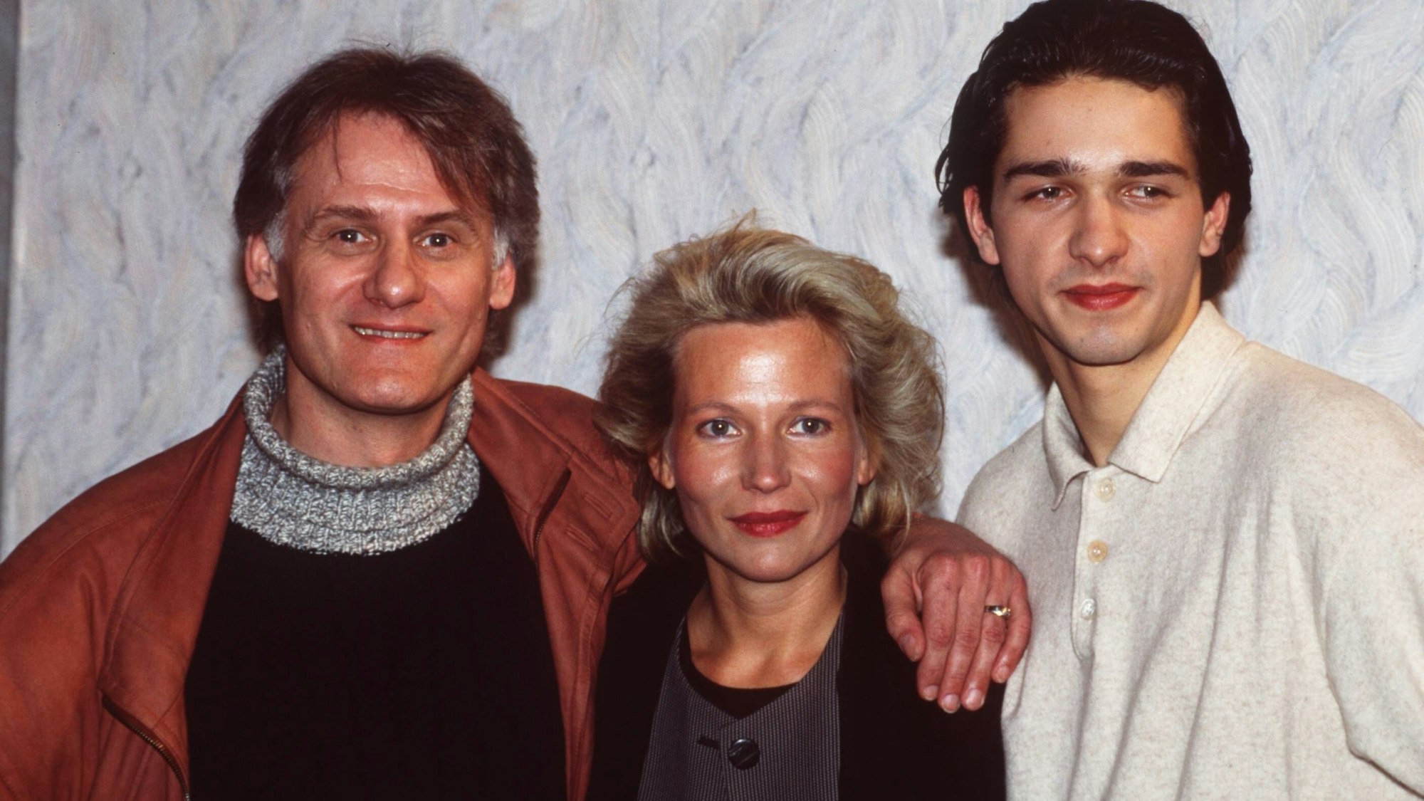 Als Vera Richter wurde Angela Neumann, hier neben ihren GZSZ-Kollegen Frank-Thomas Mende und Andreas Elsholz, deutschlandweit bekannt.