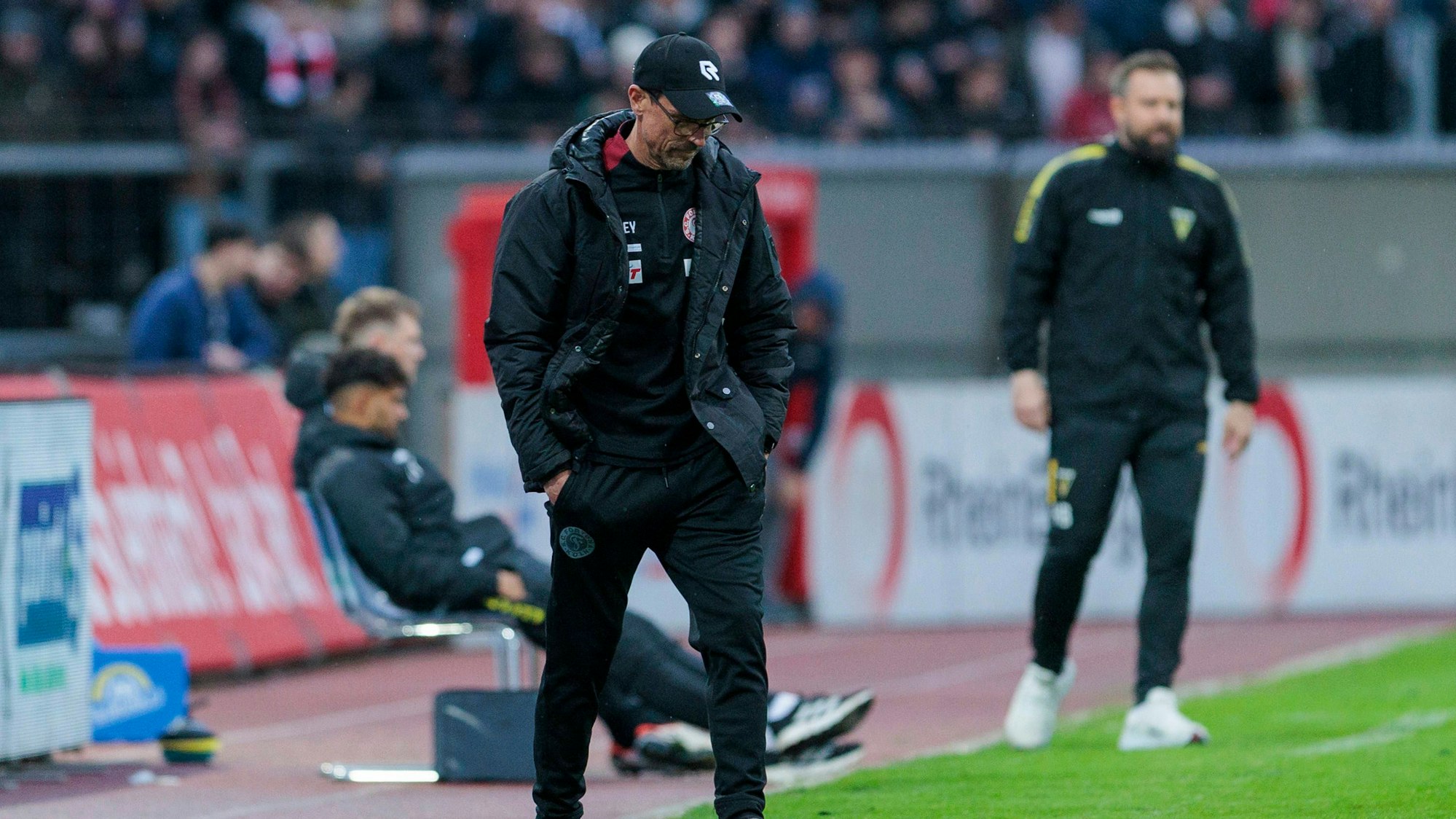 Fortuna Köln-Trainer Matthias Mink muss fast auf eine gesamte Startelf verzichten