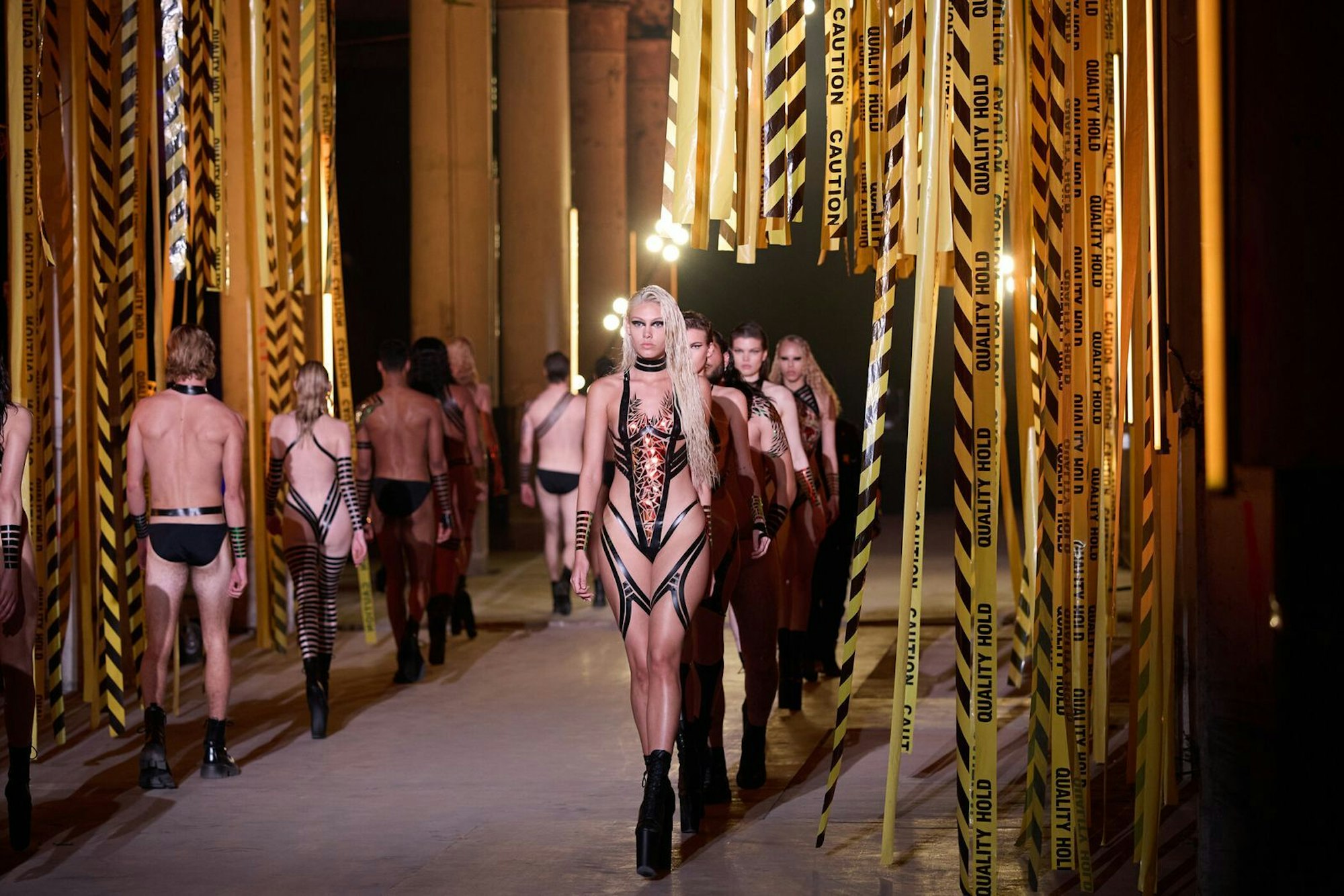 Zwei Models müssen die Show verlassen. (Bild: ProSieben/Max Montgomery)