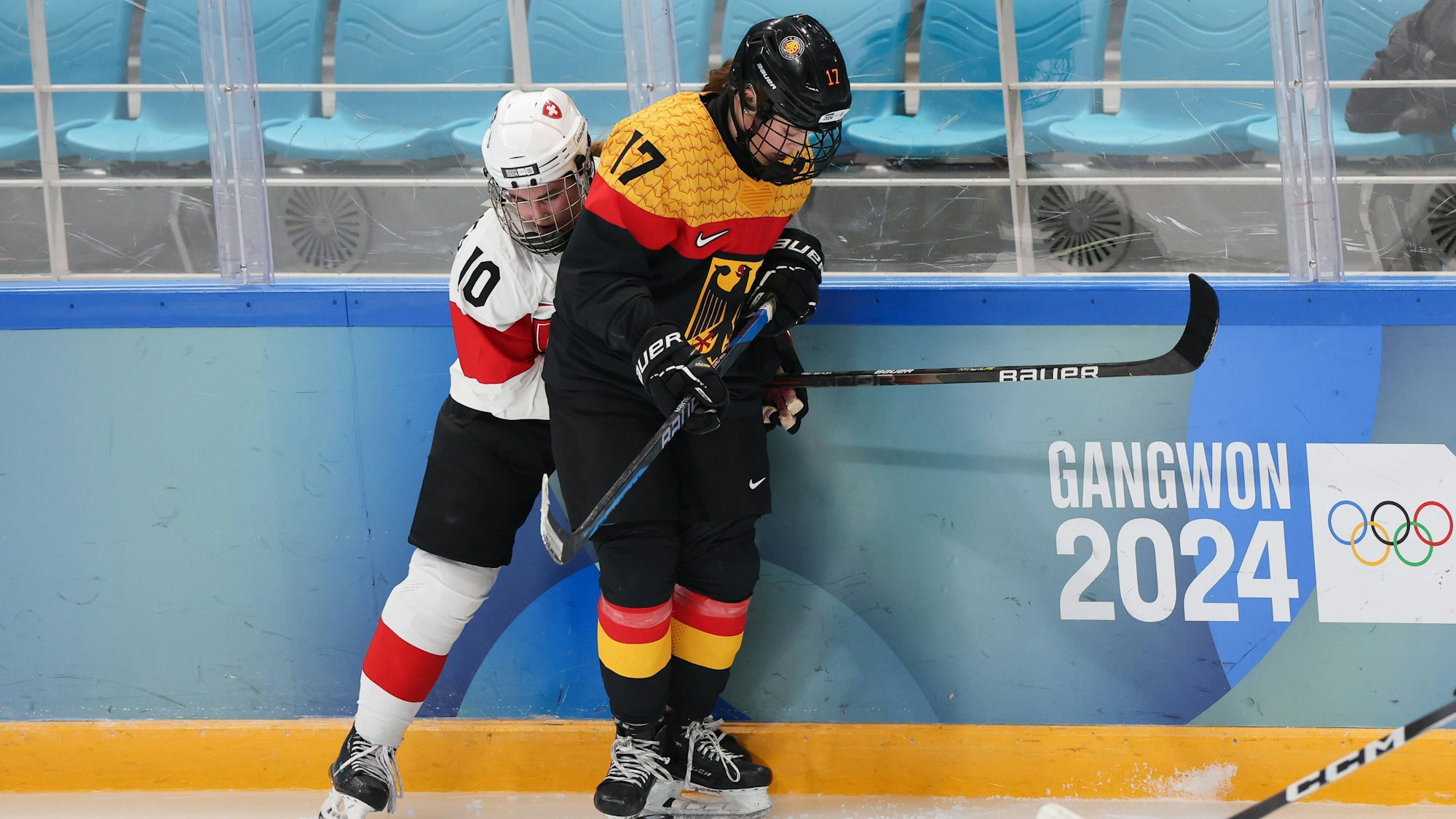 Das Bild zeigt die deutsche Eishockey-Nationalspielerin Zoe Wintgen.