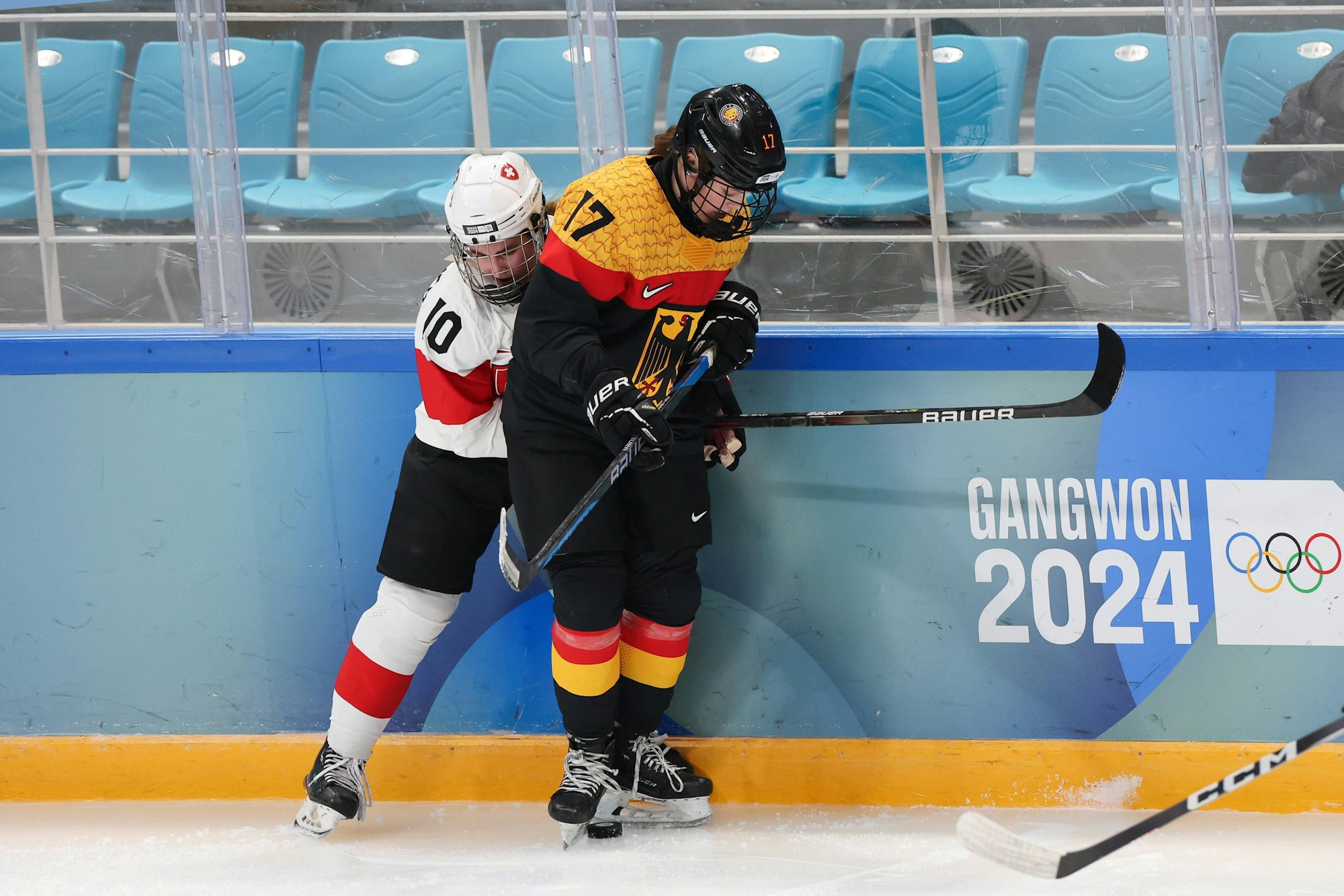 Das Bild zeigt die deutsche Eishockey-Nationalspielerin Zoe Wintgen.