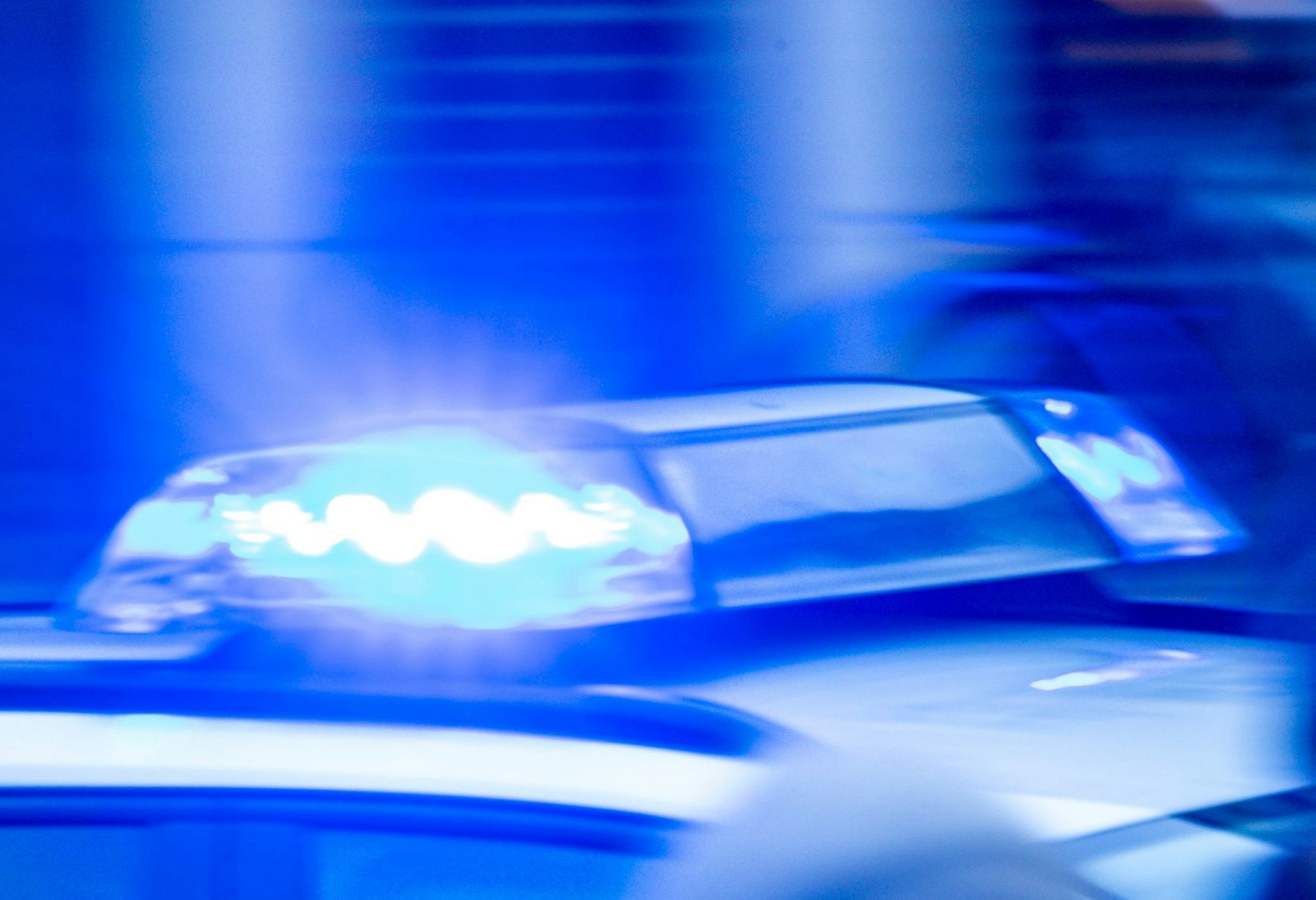 Nach einem Schusswechsel mit der Polizei kam ein Mann schwer verletzt ins Krankenhaus. (Symbolbild)