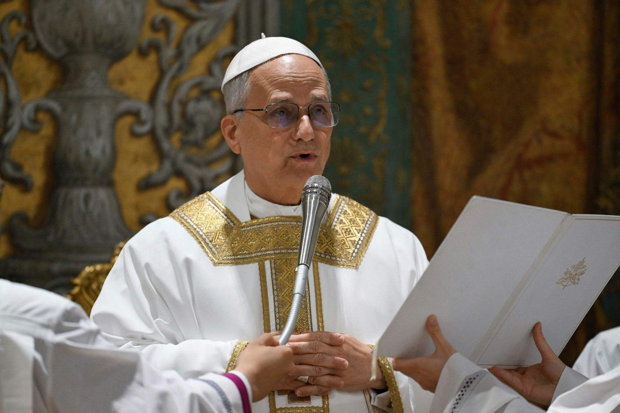 Leo XIV. warnt in seiner ersten großen Messe als neuer Papst vor dramatischen Folgen von Glaubensverlust.