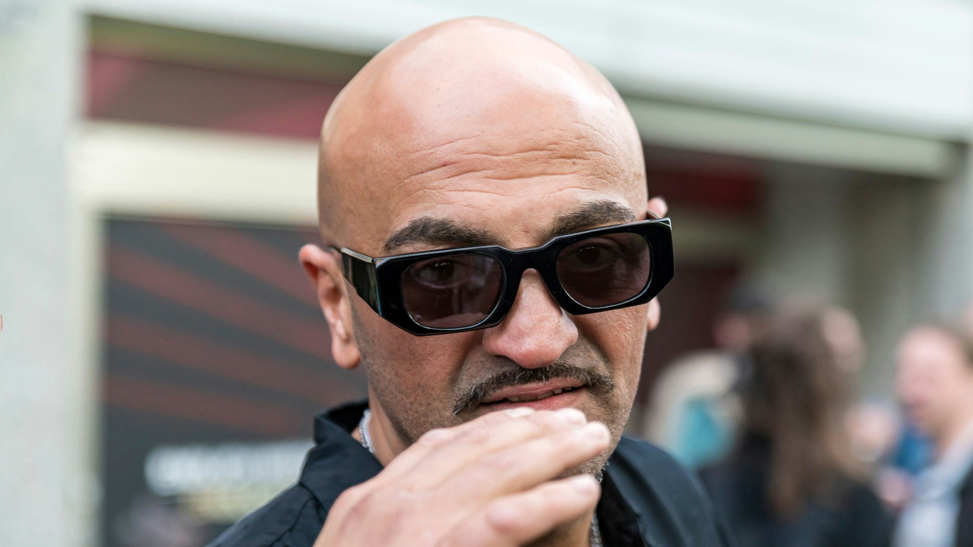 Rapper und Produzent Xatar (Giwar Hajabi) auf dem Kaiser-Wilhelm-Ring.
Dienstag 3. Mai 2022
Aufgenommen am: 03.05.2022
Foto: Alexander Roll (Staff)