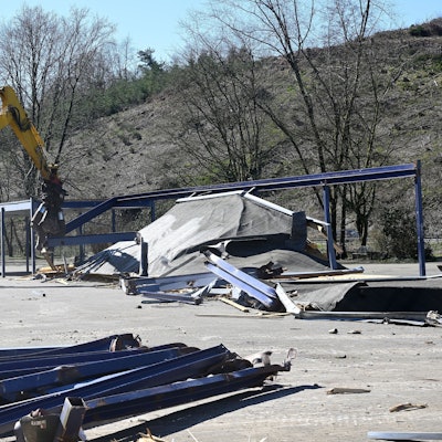 Das Foto zeigt den Start der Sanierung des Schulzentrums im Jahr 2023