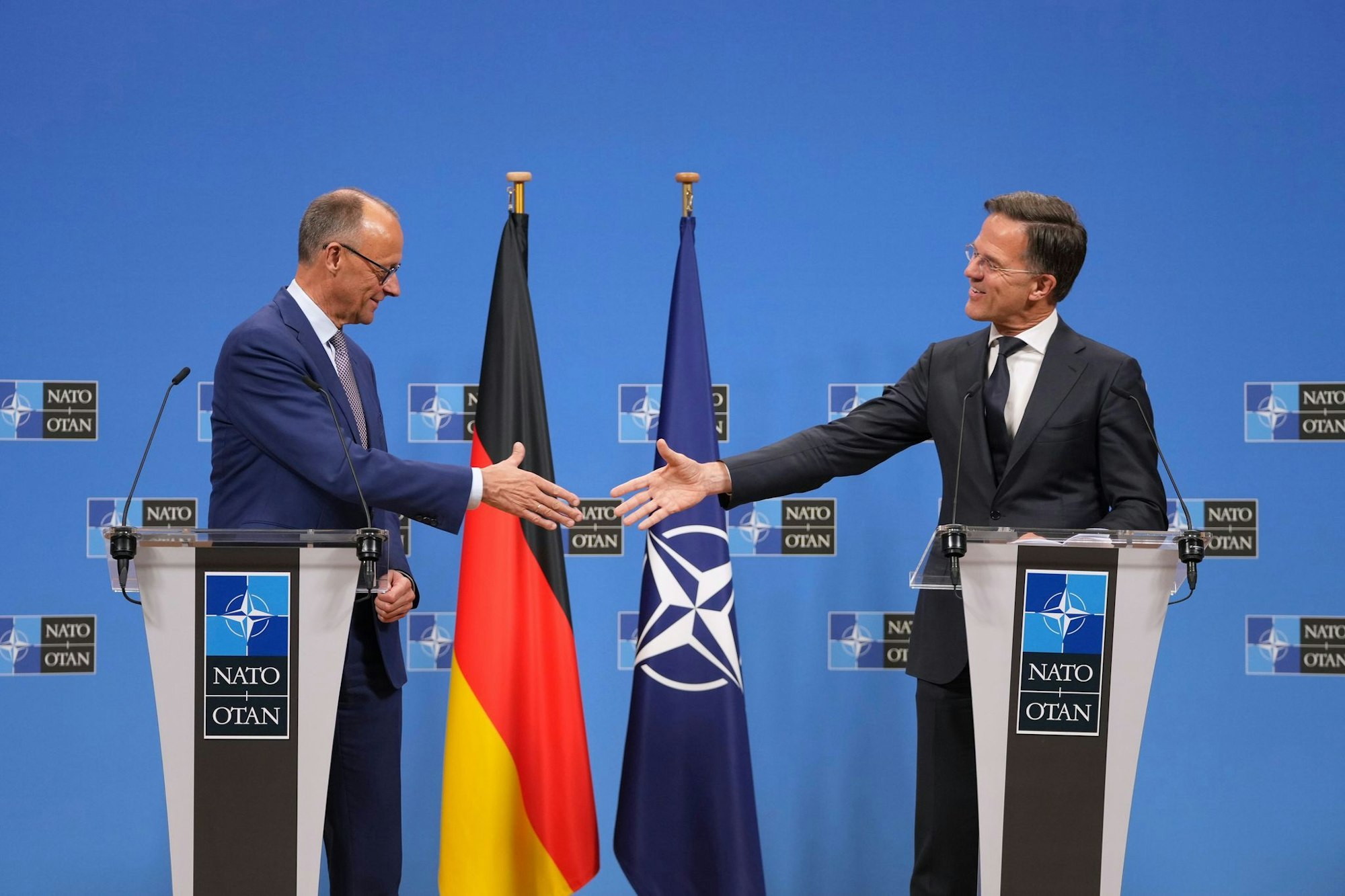 Zu zeitlichen Perspektiven bezüglich eines Nato-Beitritts der Ukraine äußerte Merz sich nicht.
