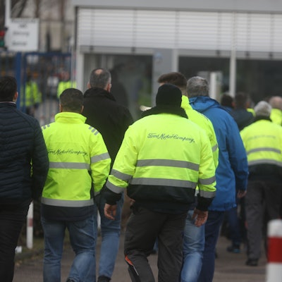 12.03.2025, Köln: Massive Unruhe in der Belegschaft - nach der Aufkündigung der Bürgschaft durch die Konzernmutter treffen sich die Mitarbeiter zur Betriebsversammlung. Foto: Arton Krasniqi