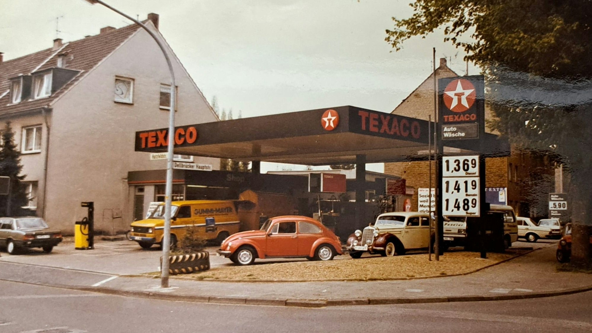 Ein Bild einer Tankstelle aus dem Jahr 1985.