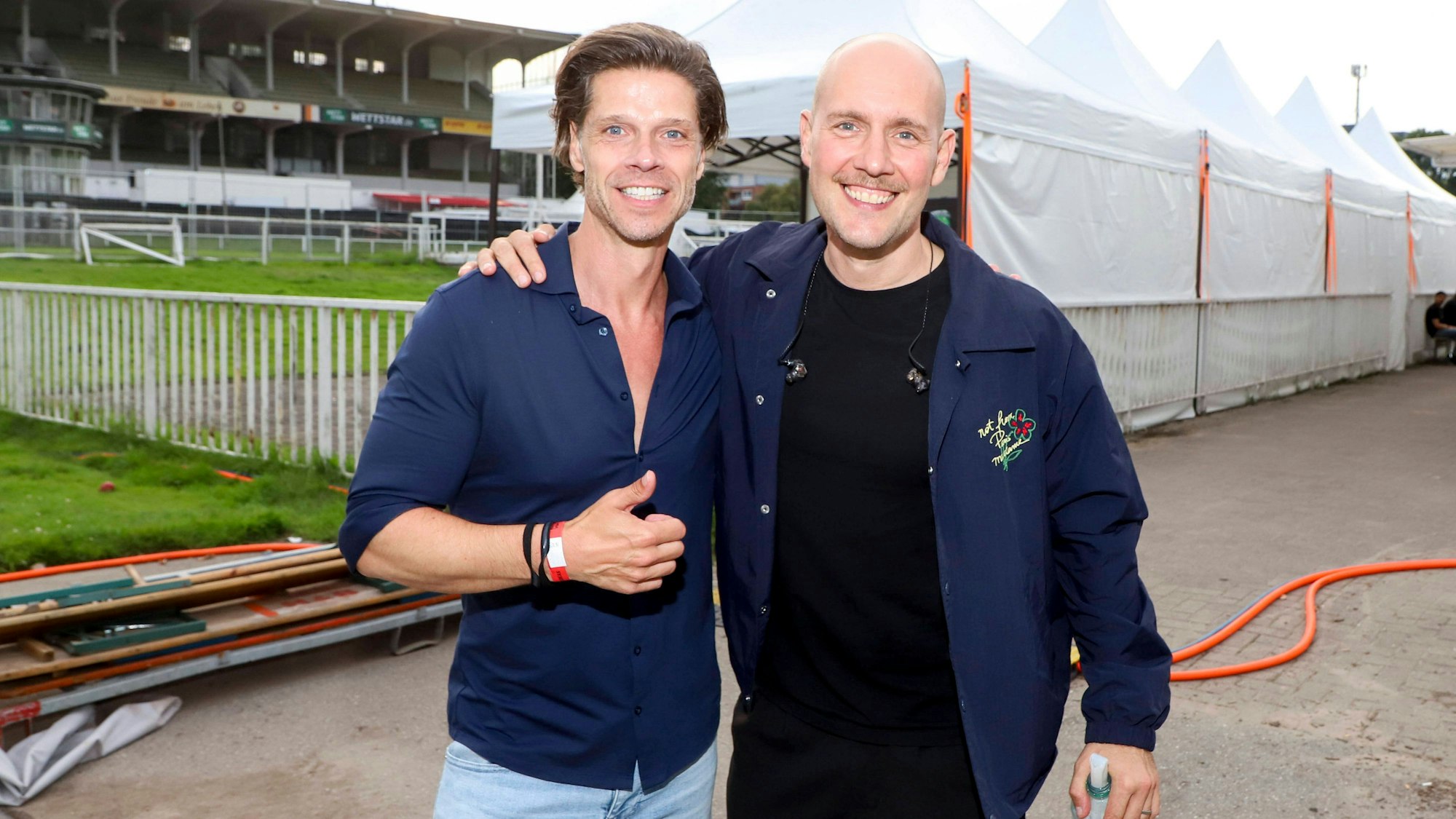 Stephen Dürr und Oli P. nebeneinander.