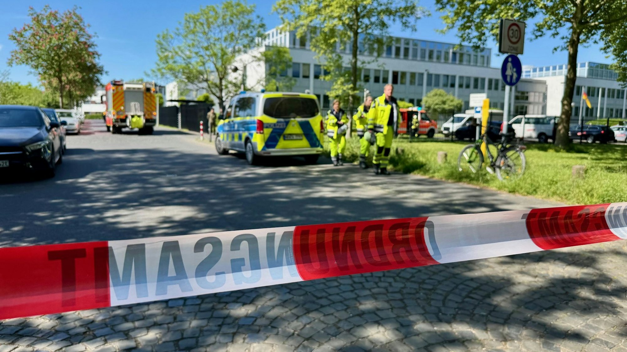 An einem Bundeswehr-Standort in Bonn hat es wegen einer verdächtigen Postsendung Alarm gegeben.