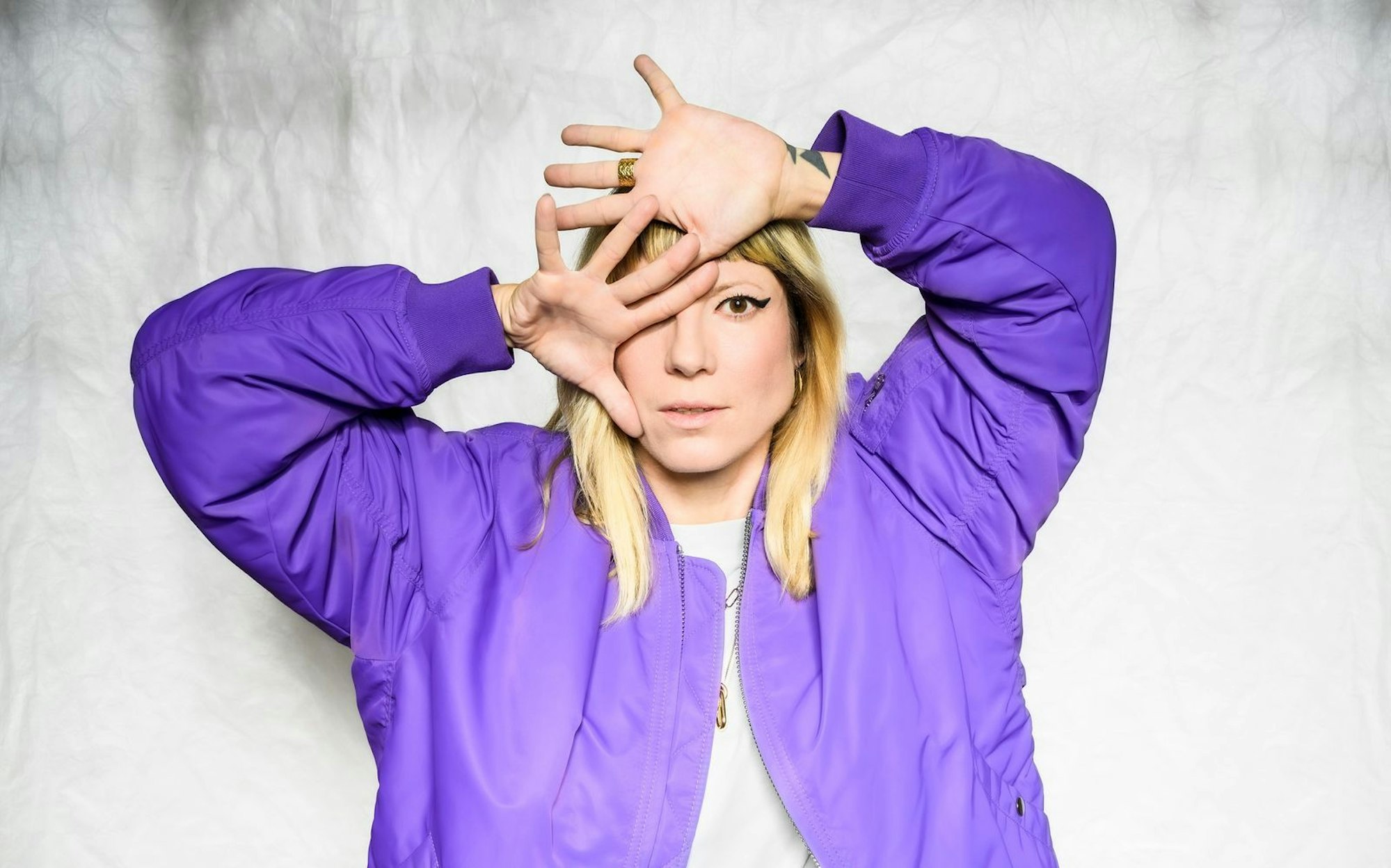 Wetzt die Krallen mal seinseits ihrer Stammband MiA: Mieze Katz hat mit „Dafür oder dagegen“ erstmals ein Solo-Album veröffentlicht, das bei genauem Hinsehen aber eigentlich doch keines ist. (Bild: anna.k.o.)