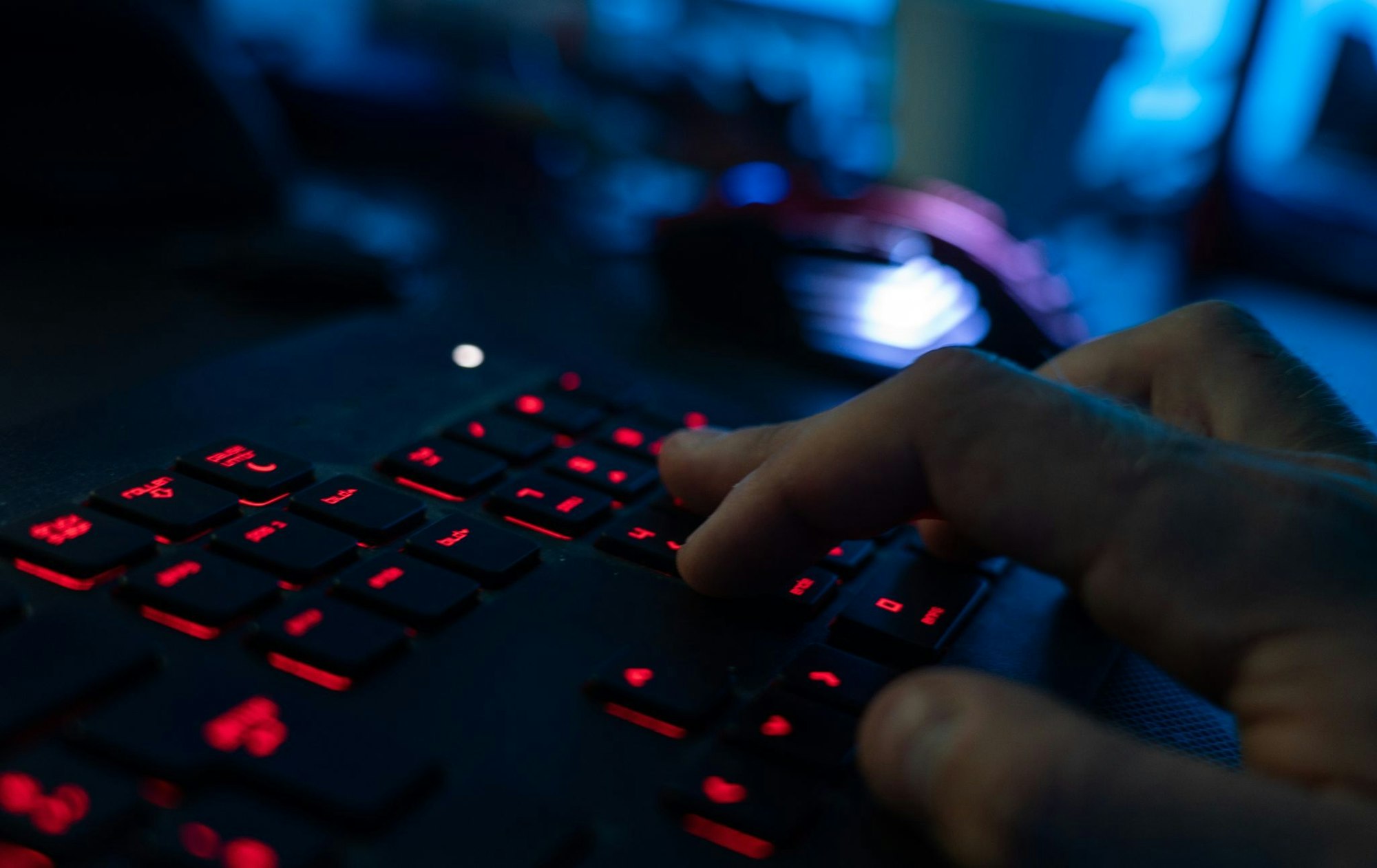 Cyberangriffe auf kritische Infrastruktur wie Krankenhäuser und Forschungseinrichtungen haben nach Angaben von Strafverfolgern in Nordrhein-Westfalen stark zugenommen. (Symbobild)