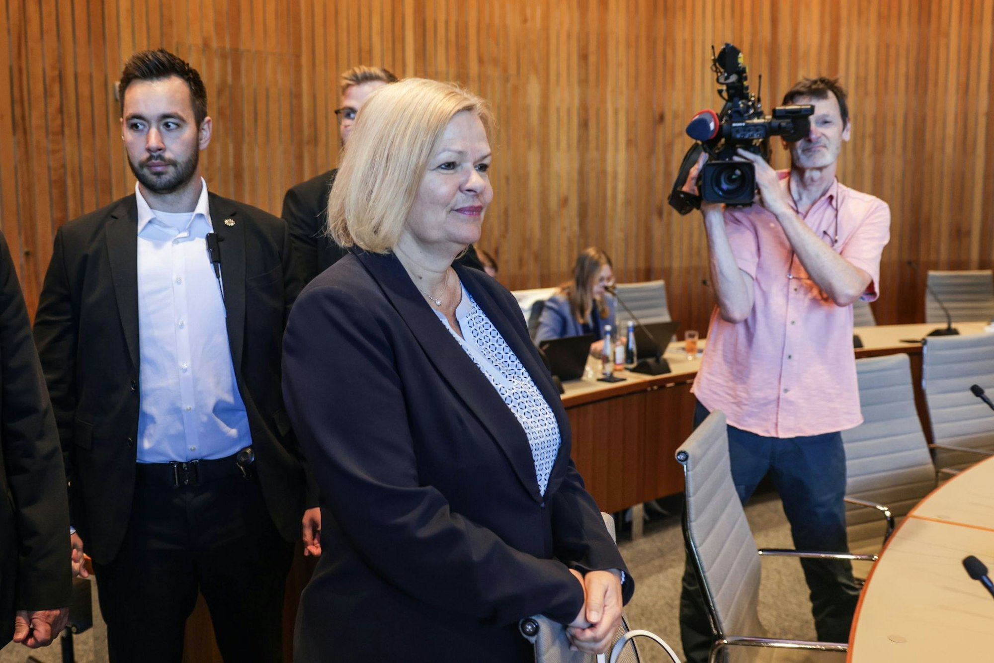 Die ehemalige Bundesinnenministerin Nancy Faeser (SPD) steht im Untersuchungsausschuss des nordrhein-westfälischen Landtags zum Terror-Anschlag von Solingen Rede und Antwort.