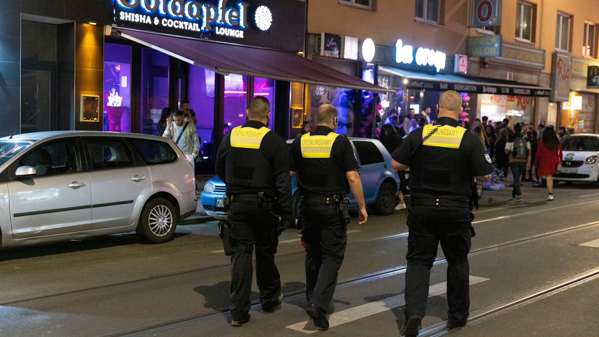 Das Bild zeigt einen Opari-Rundgang an der Zülpicher Straße während einer Nacht-Reportage aus dem Sommer 2022. (Archivfoto)