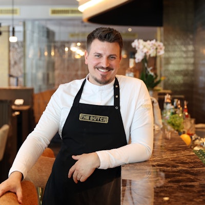 09.05.2025
Köln
Gastrokritik von Carsten Henn:
Henns Geschmackssache
über das „The Dutch“ in Junkersdorf
Birkenallee 32
Joschua Tepner, Spitzenkoch
Foto: Martina Goyert