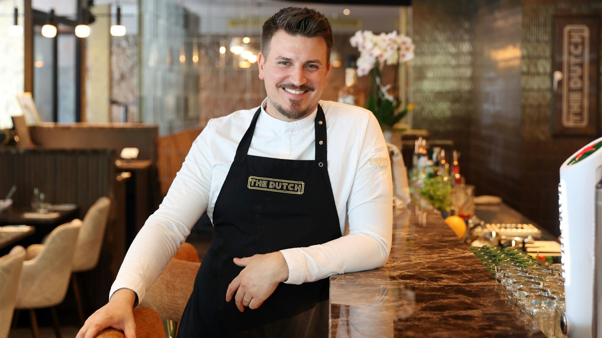 09.05.2025
Köln
Gastrokritik von Carsten Henn:
Henns Geschmackssache
über das „The Dutch“ in Junkersdorf
Birkenallee 32
Joschua Tepner, Spitzenkoch
Foto: Martina Goyert