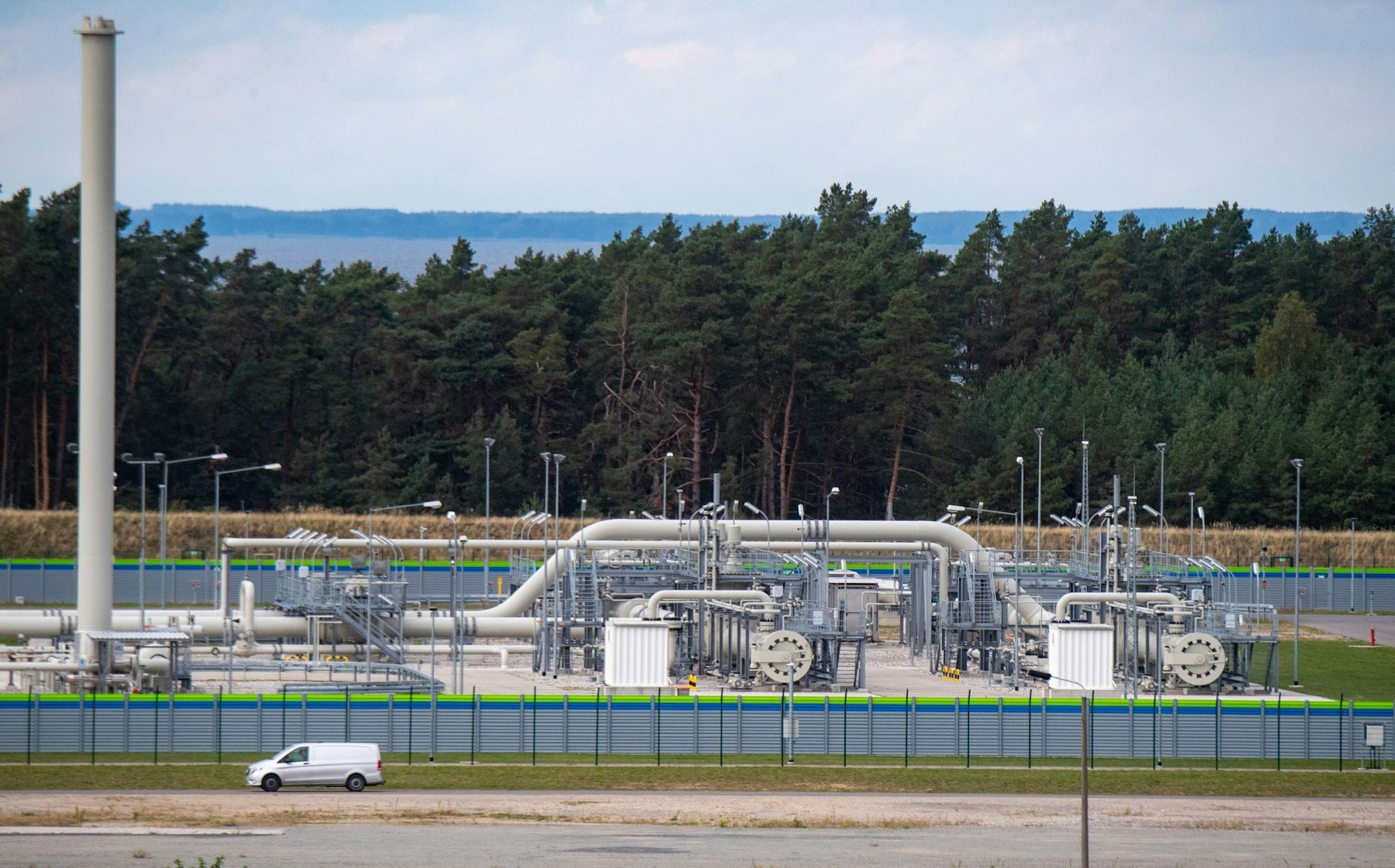 Die Anlagen an Land sind ungenutzt, ein Strang der Pipeline ist nach einem Anschlag 2022 beschädigt. (Archivbild)