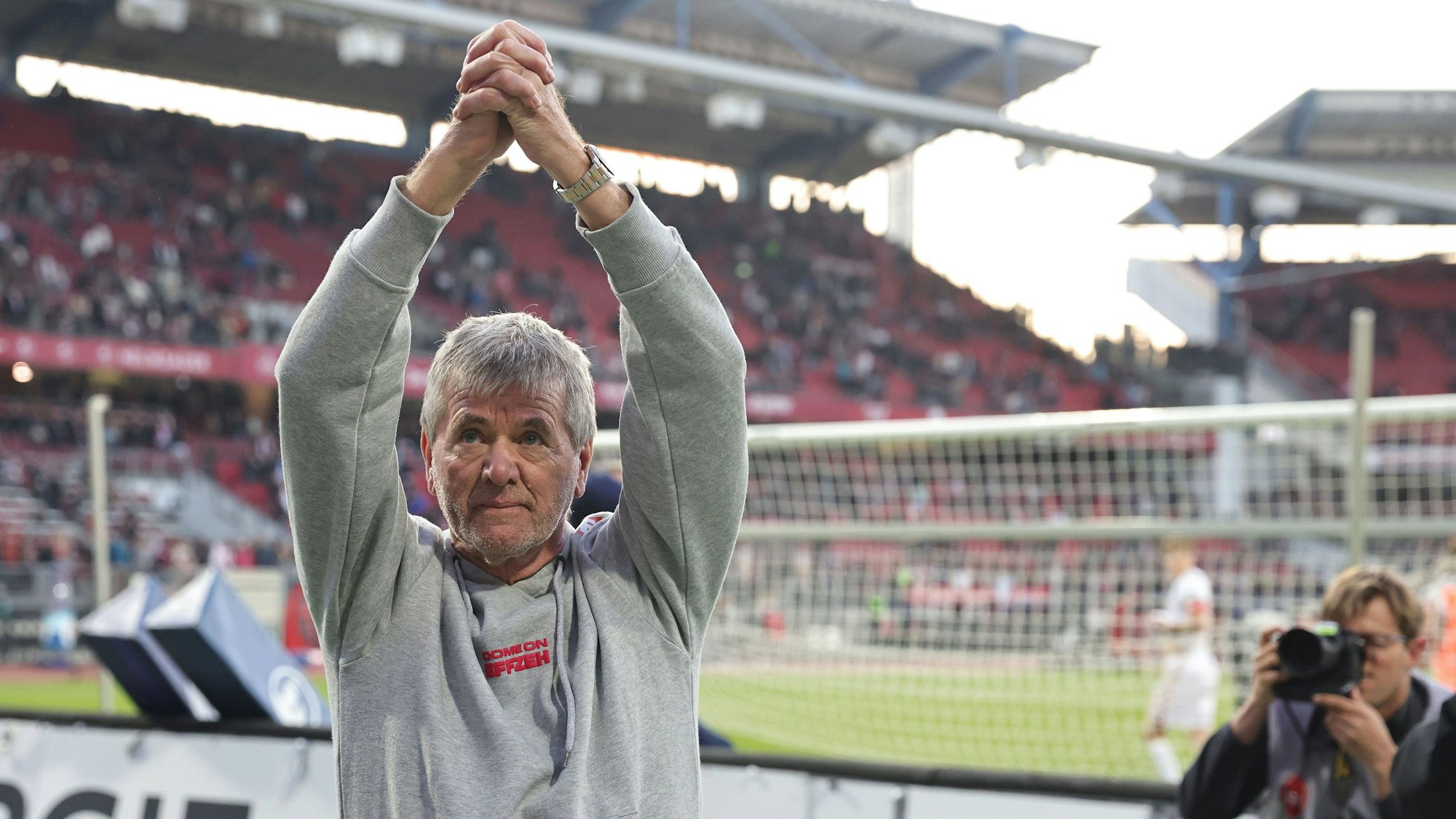 Friedhelm Funkel sagte seiner Mannschaft vor dem Spiel in Nürnberg, dass er sich in der Kürze der Zeit noch nie so wohl bei einer Mannschaft gefühlt habe.