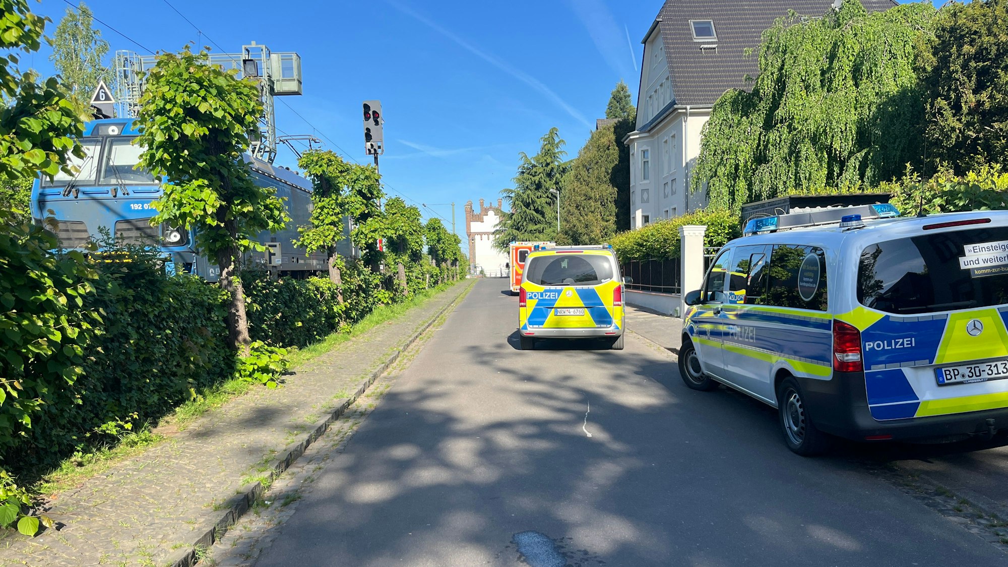 Der Güterzug kam erst rund 700 Meter hinter der Unfallstelle zum Stillstand.