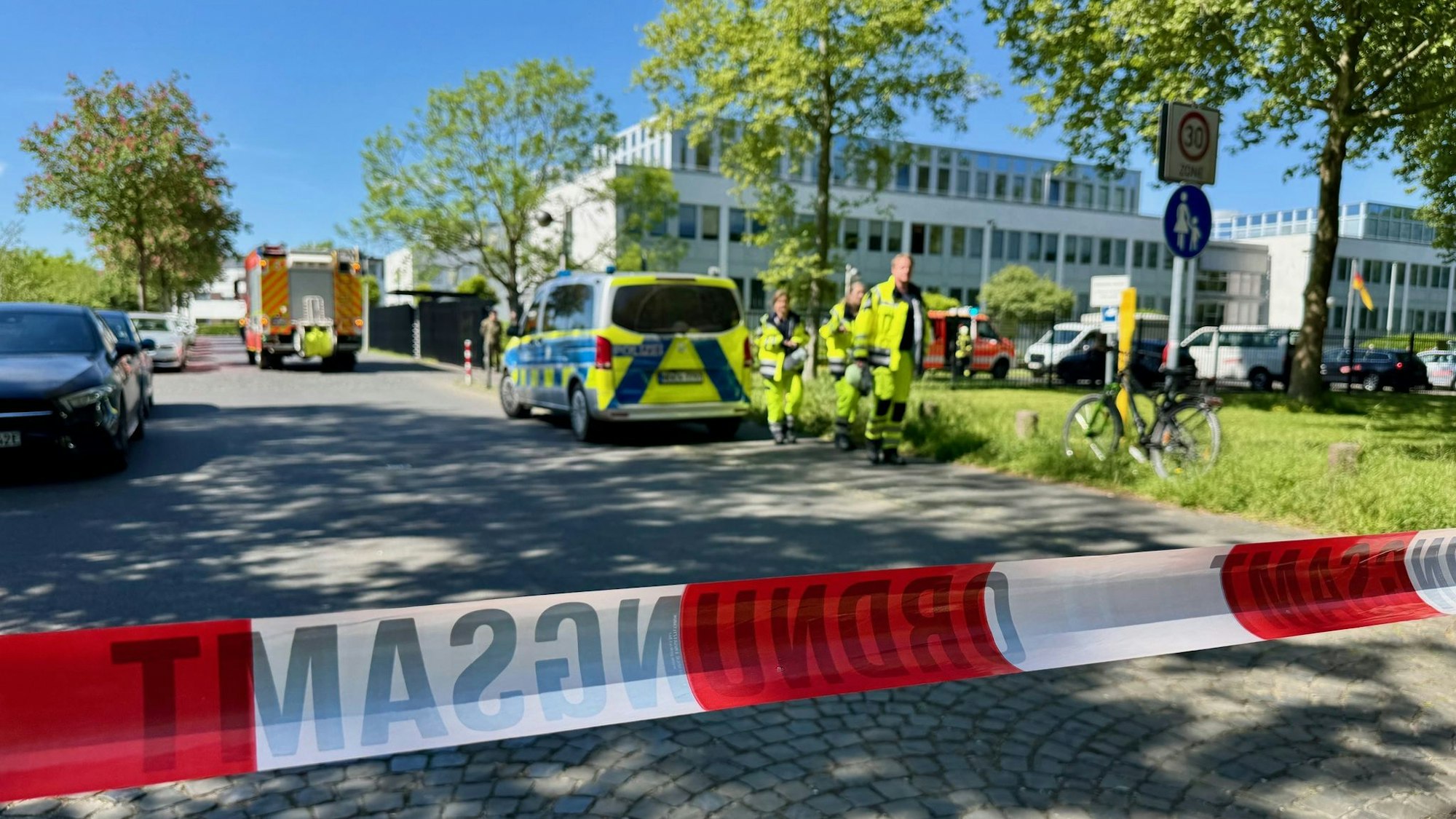 An einem Bundeswehr-Standort in Bonn hat es wegen einer verdächtigen Postsendung Alarm gegeben.