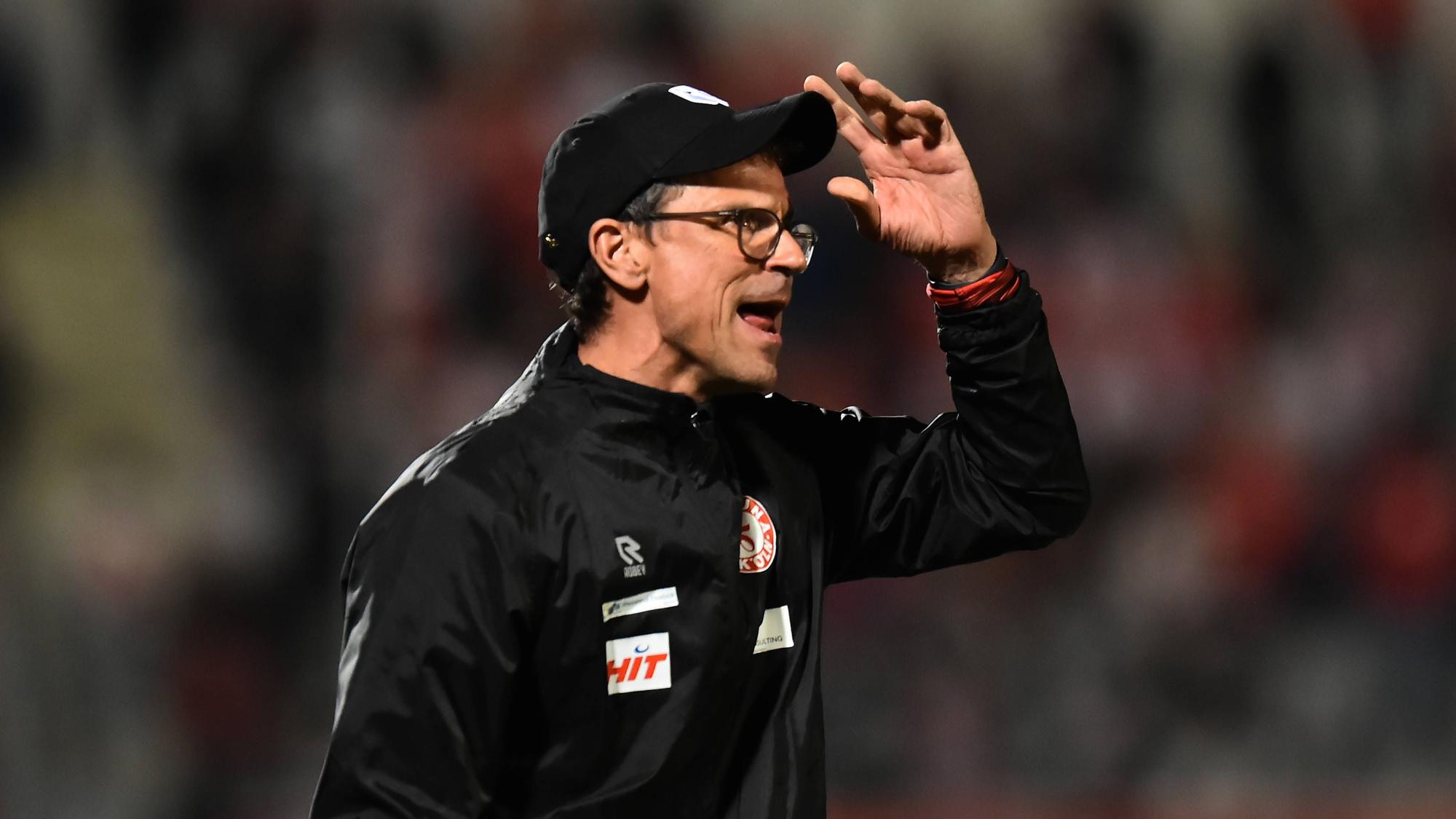 Fußball Herren Regionalliga West Saison 2024/2025 28. Spieltag: Rot-Weiß Oberhausen - Fortuna Köln am 04.04.2025 im Stadion Niederrhein in Oberhausen Matthias Mink Trainer Fortuna Köln Nordrhein-Westfalen Deutschland *** Soccer Mens Regionalliga West Season 2024 2025 28 Matchday Red White Oberhausen Fortuna Cologne on 04 04 2025 at Stadion Niederrhein in Oberhausen Matthias Mink Coach Fortuna Cologne North Rhine-Westphalia Germany