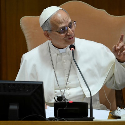 Papst Leo XIV. trifft am 10. Mai das Kardinalskollegium in der Neuen Synodenhalle im Vatikan.
