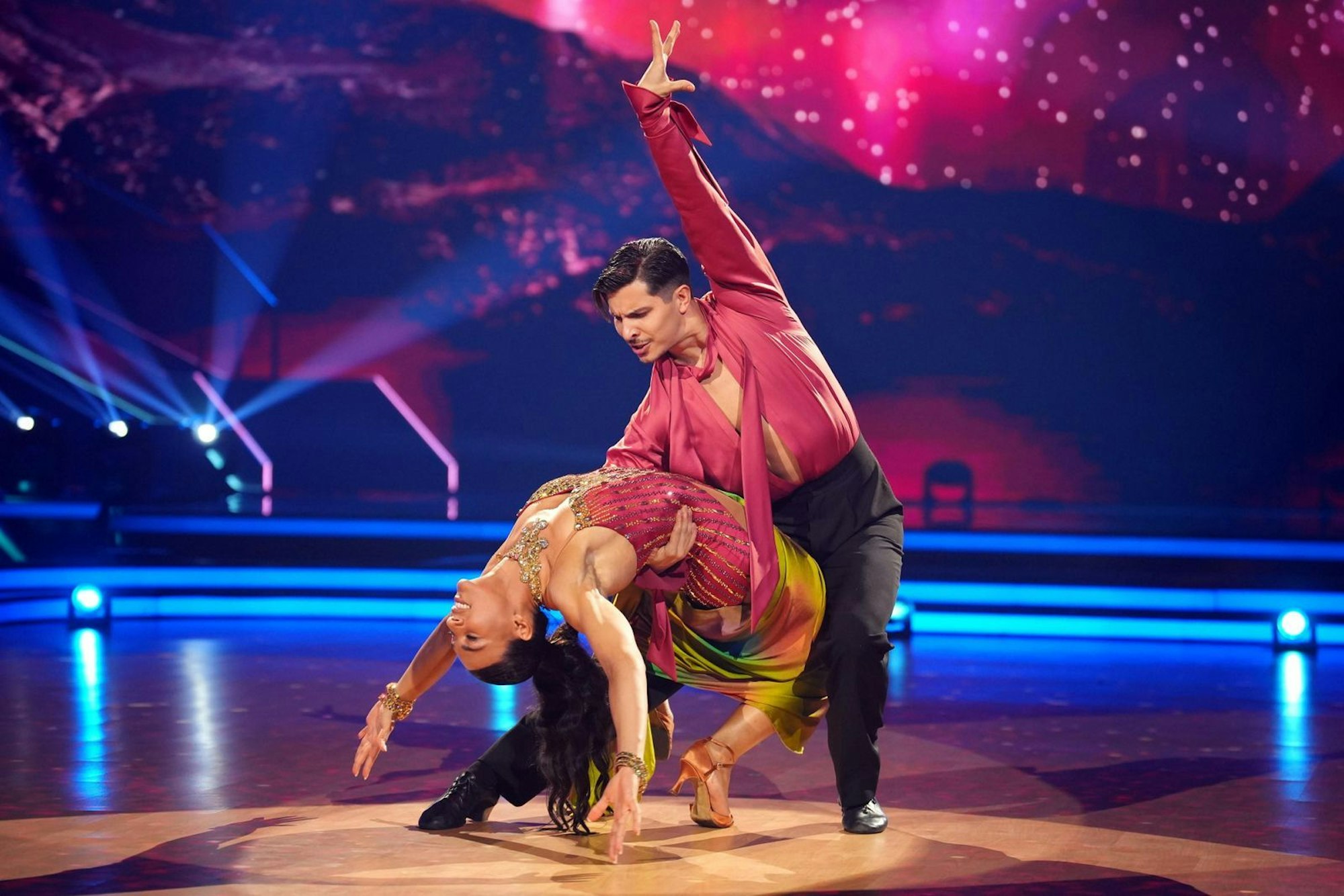 Kurz vor der Tanzshow hat Stuntfrau Marie Mouroum erfahren, dass ein geliebter Mensch verstorben ist. (Bild: RTL / Stefan Gregorowius)