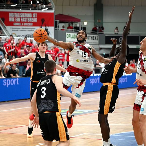 10.05.2025, Basketball-Bayer Giants-Lok Bernau
mitte: Donte Nicholas (Bayer)
Foto: Uli Herhaus